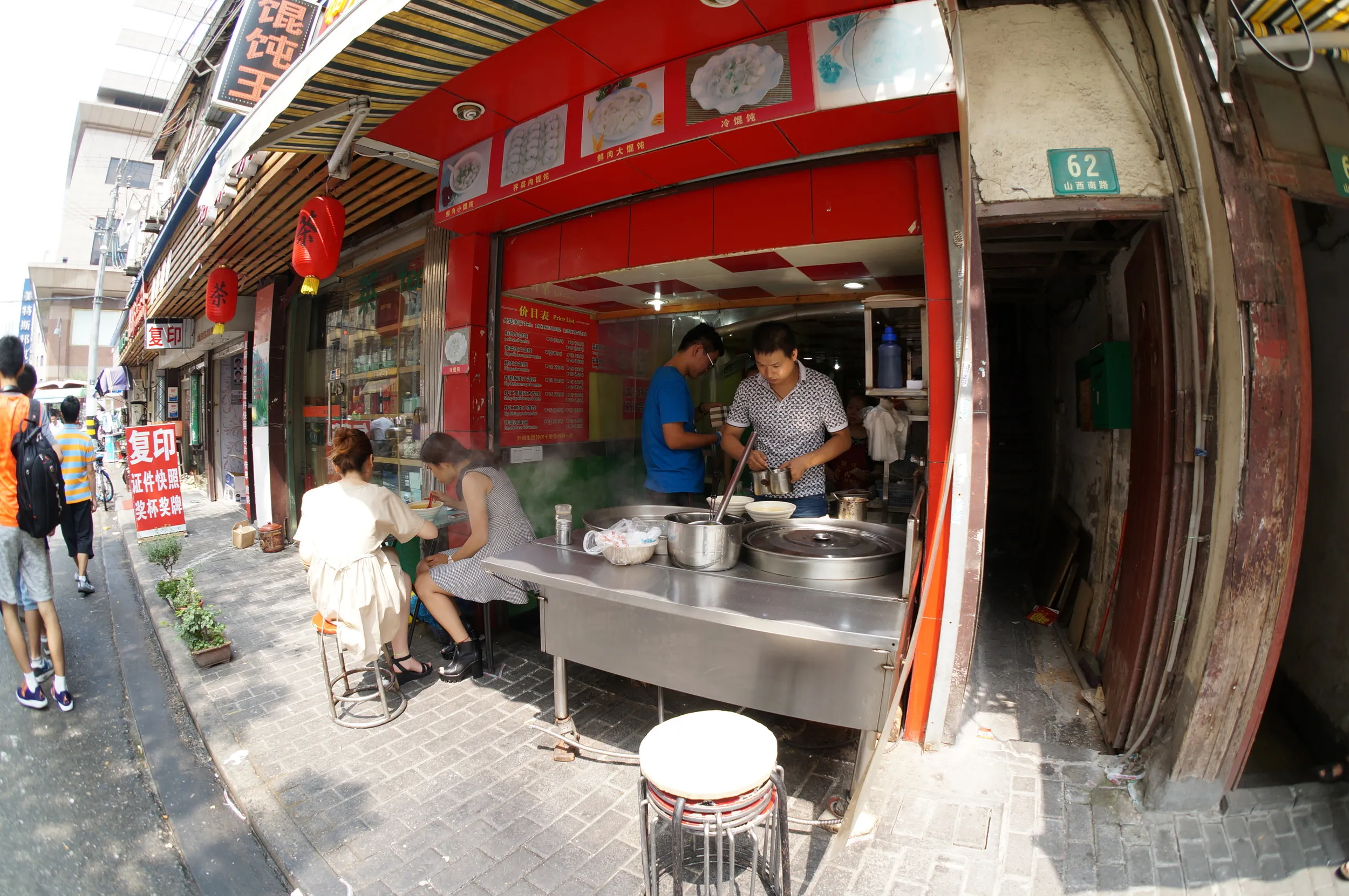 人民広場、福州路付近の食堂