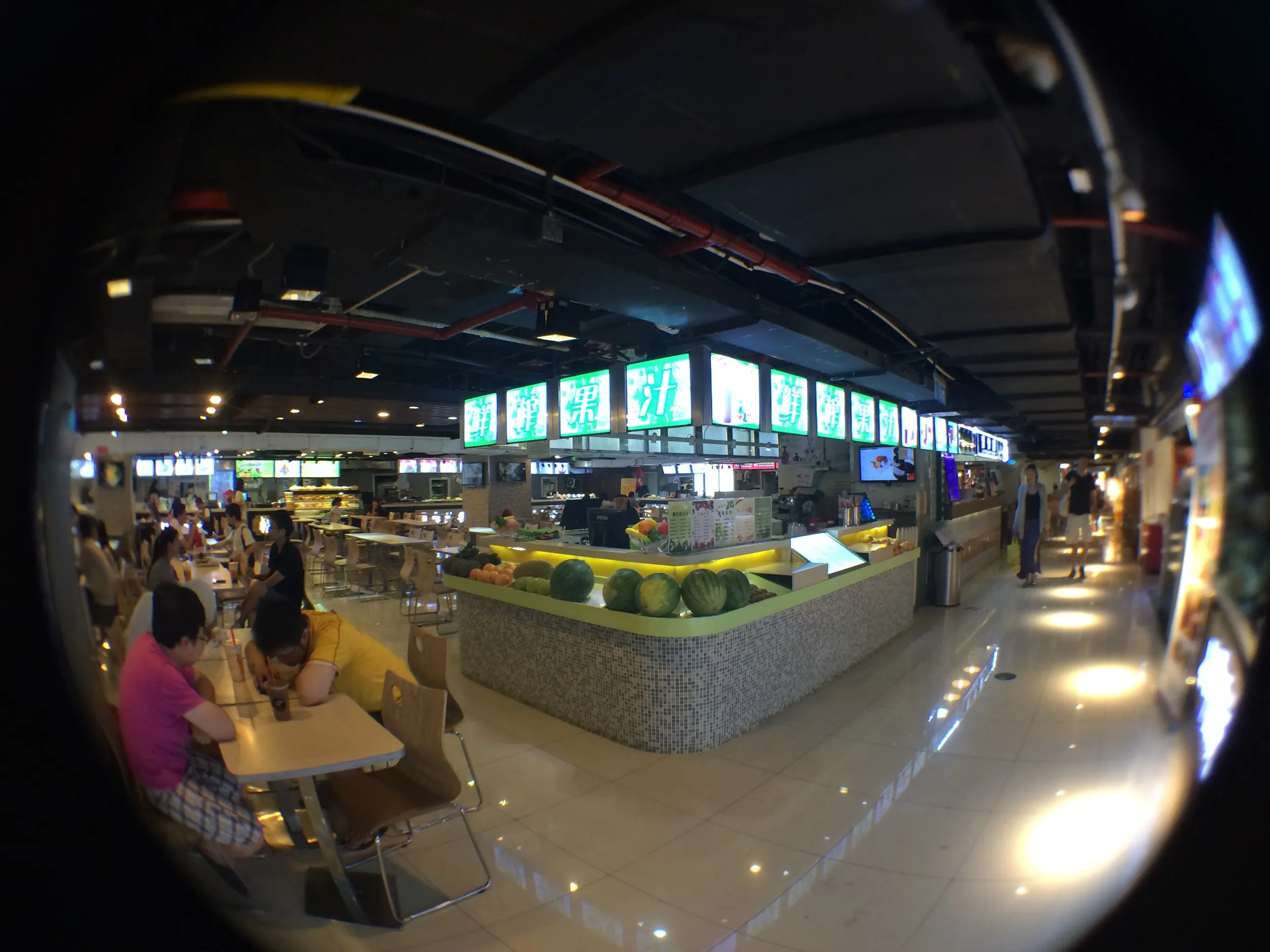 中山公園食堂付近の食堂が集まるエリア