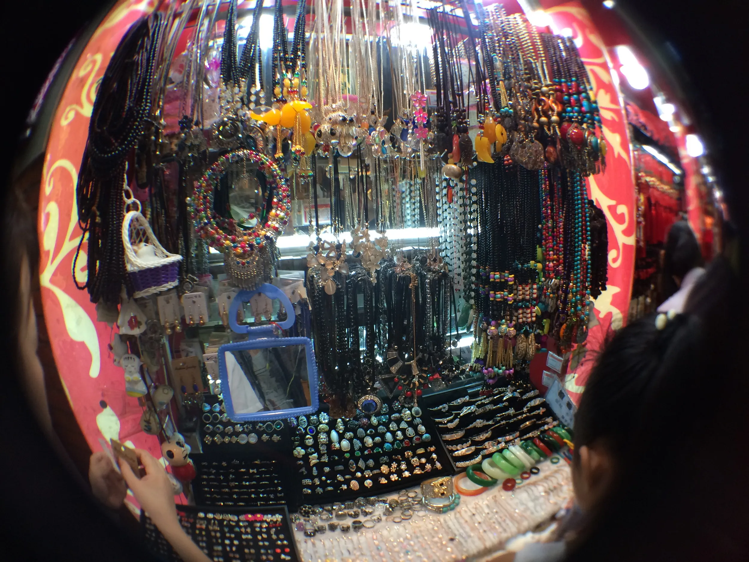 お土産屋さんが沢山ある