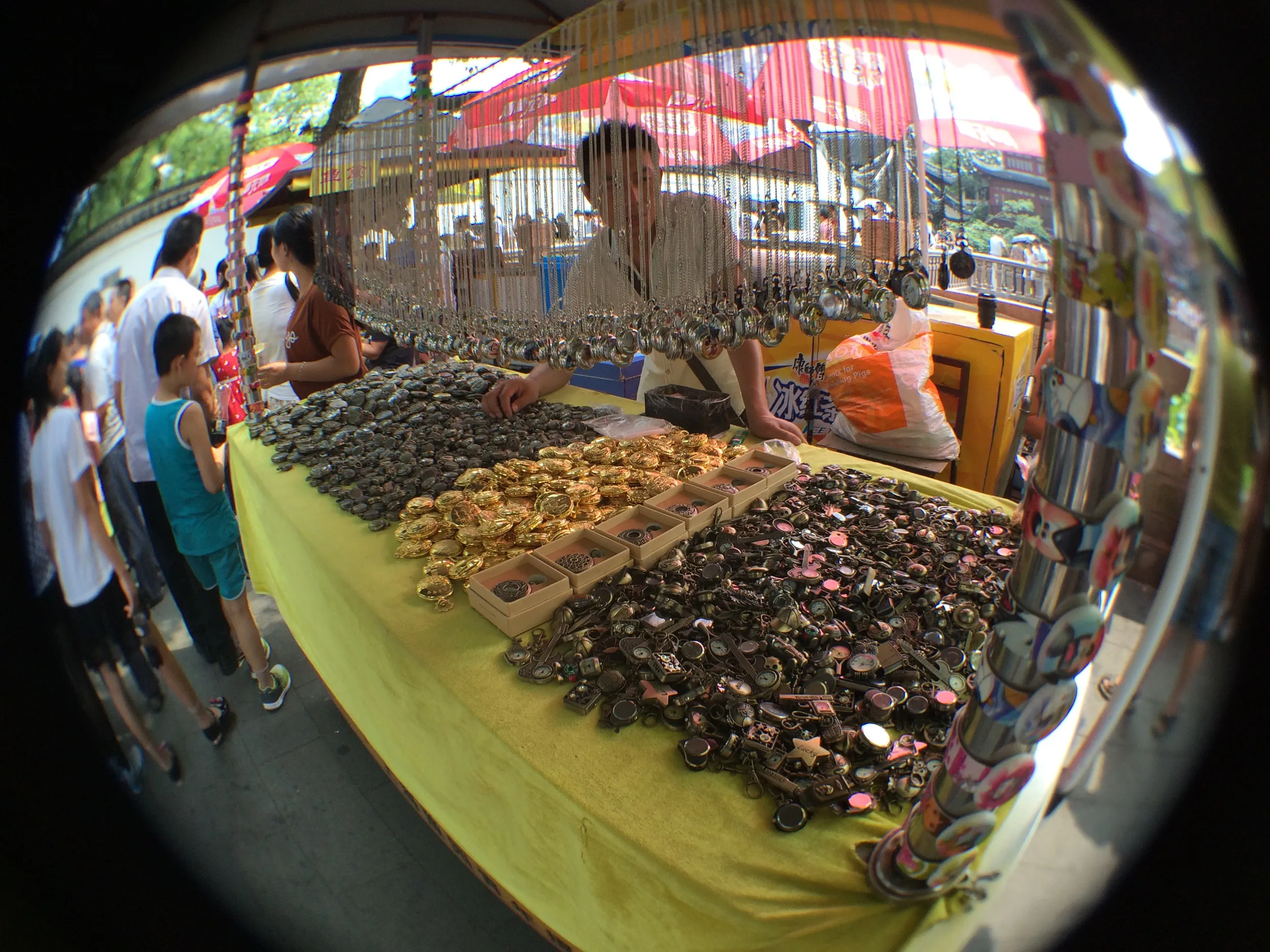 豫園の入り口付近の露店