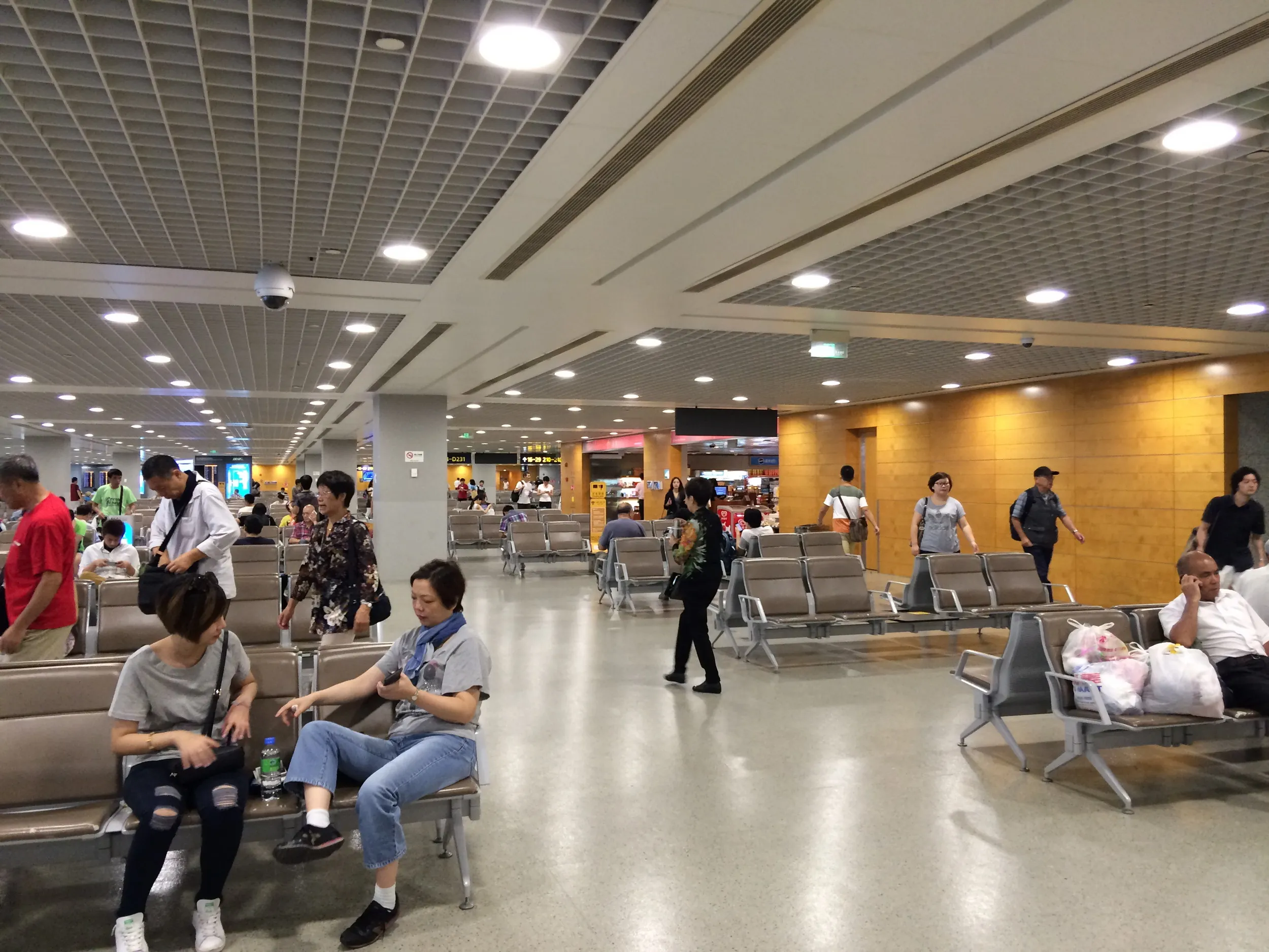 春秋航空の搭乗口の待合室