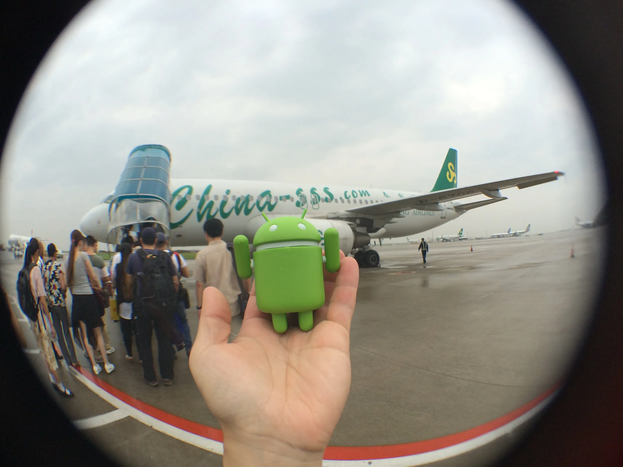 搭乗前にドロイド君が記念撮影