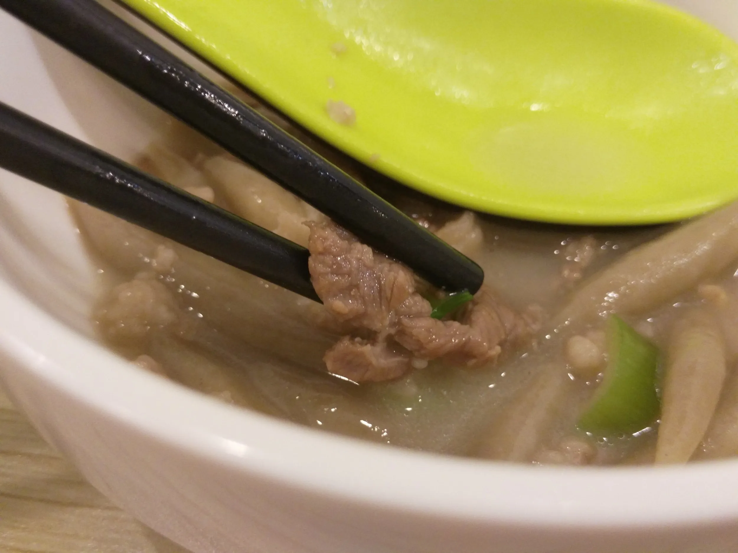 子羊の肉を包んだ麺