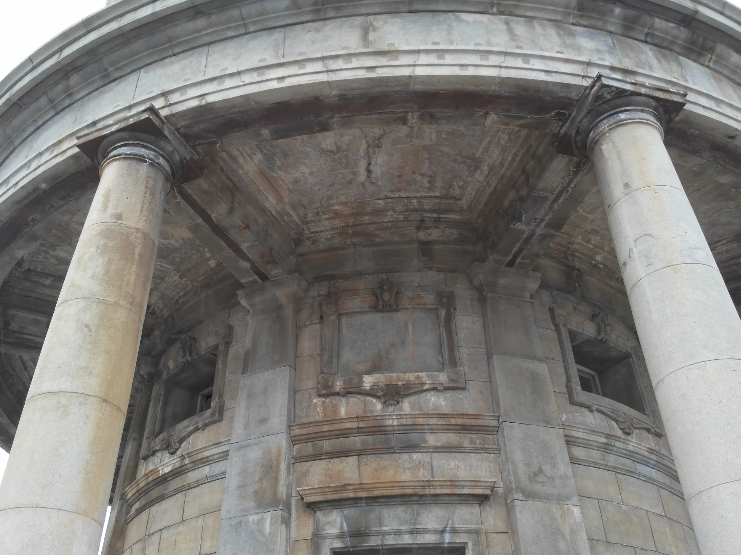 白玉山塔の近景