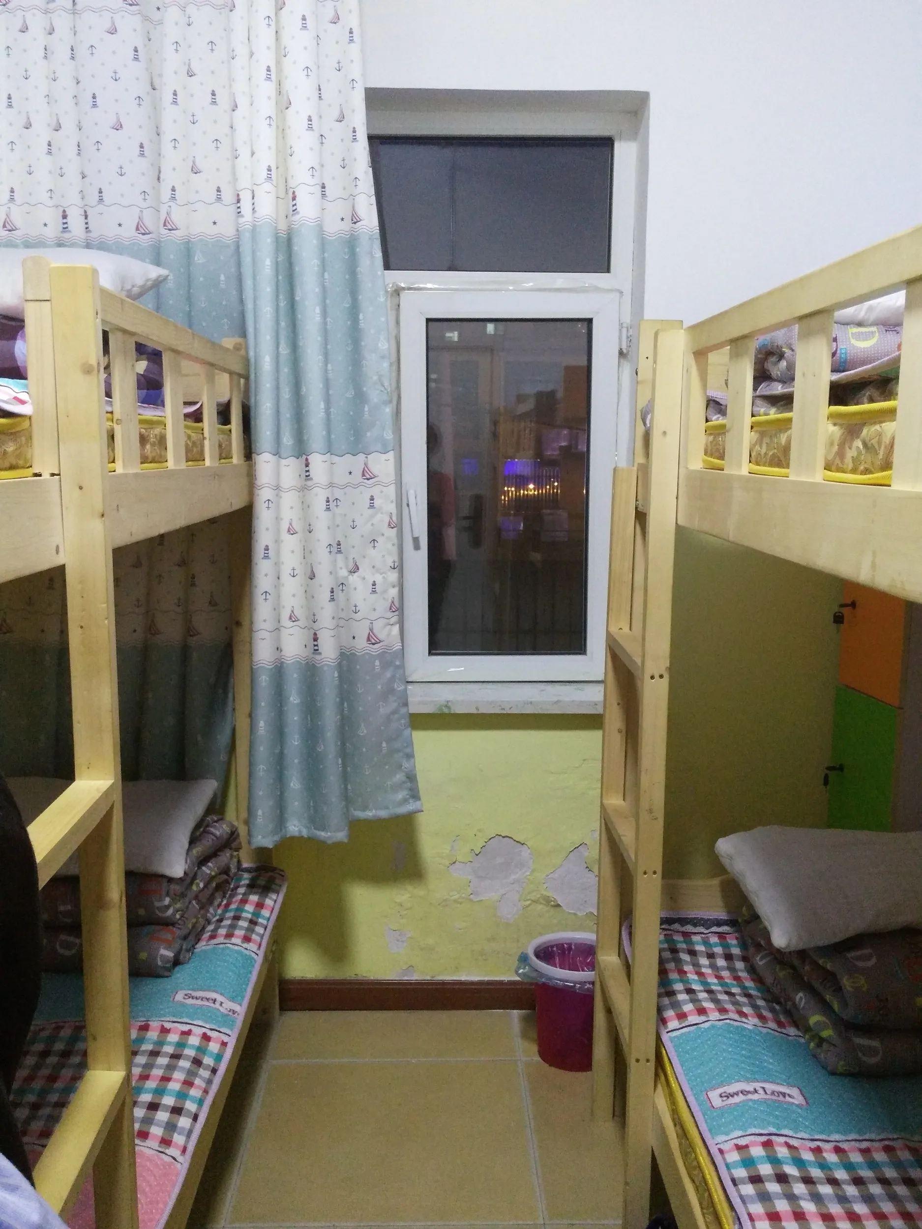 ユースホステルの部屋