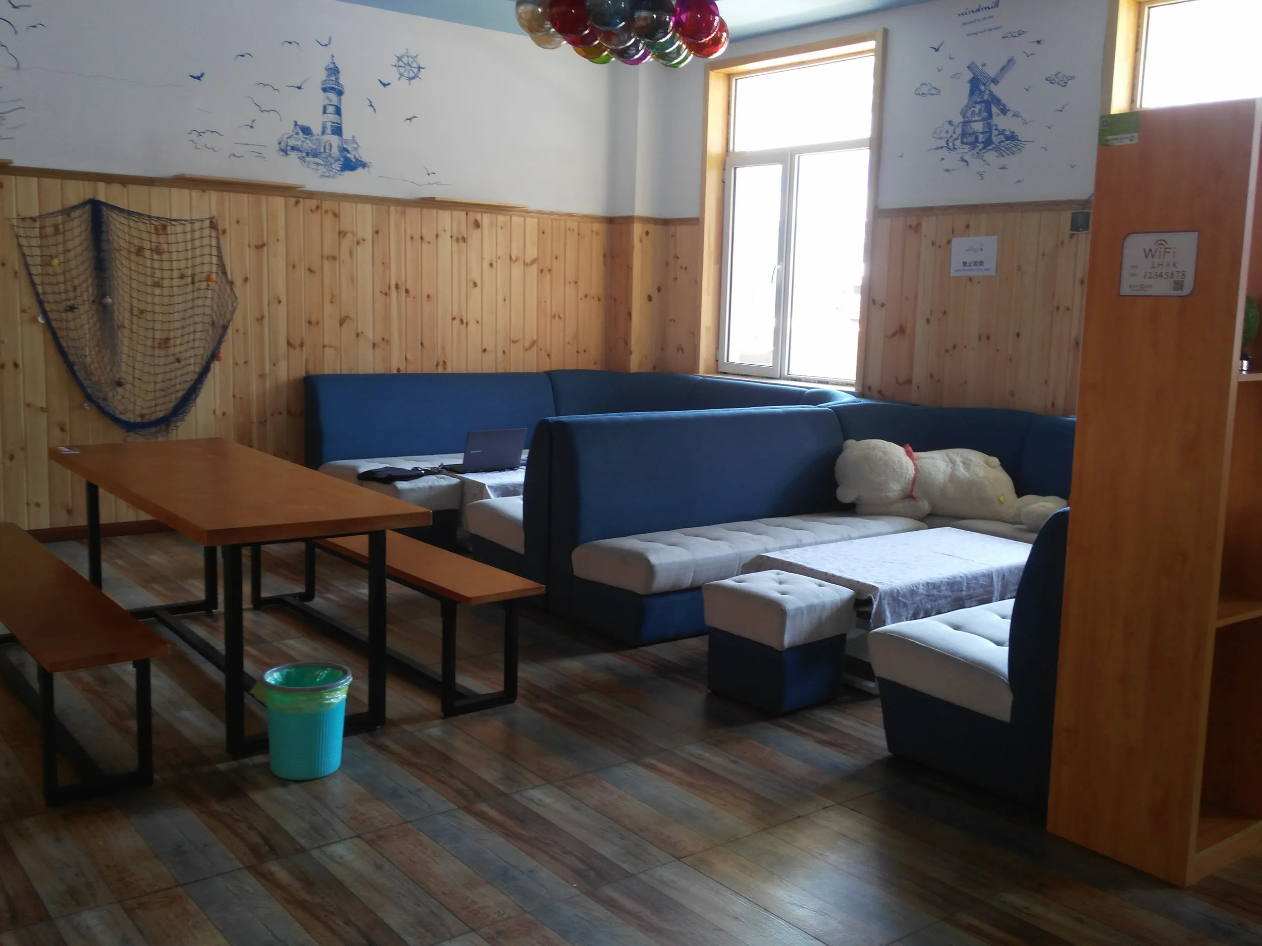 ユースホステルでの作業スペース