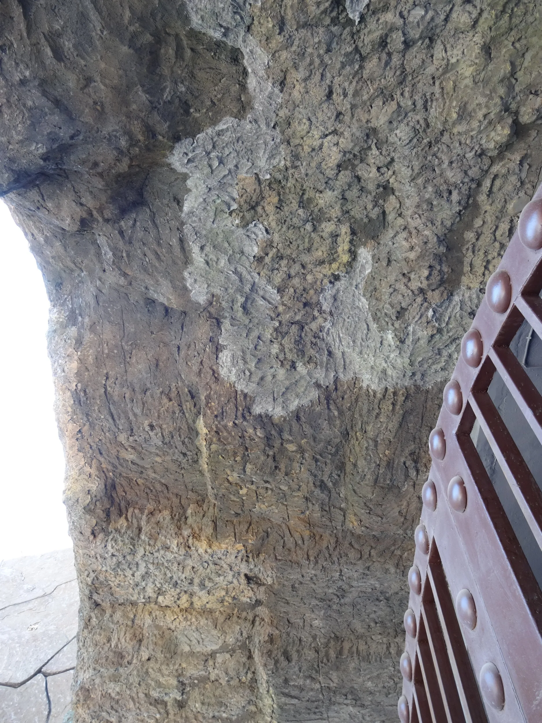 要塞の重厚な扉