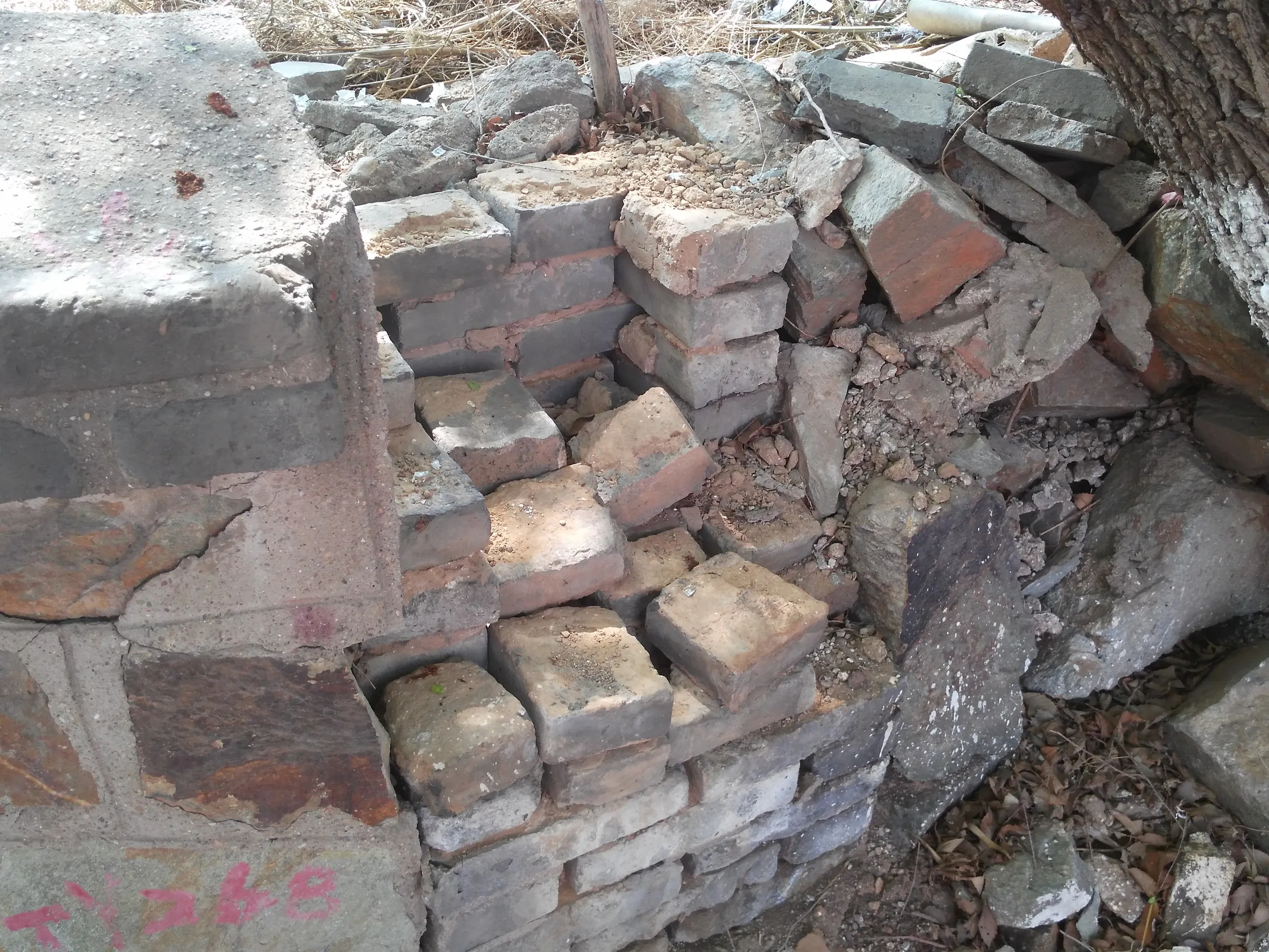 古いレンガ造りの建物