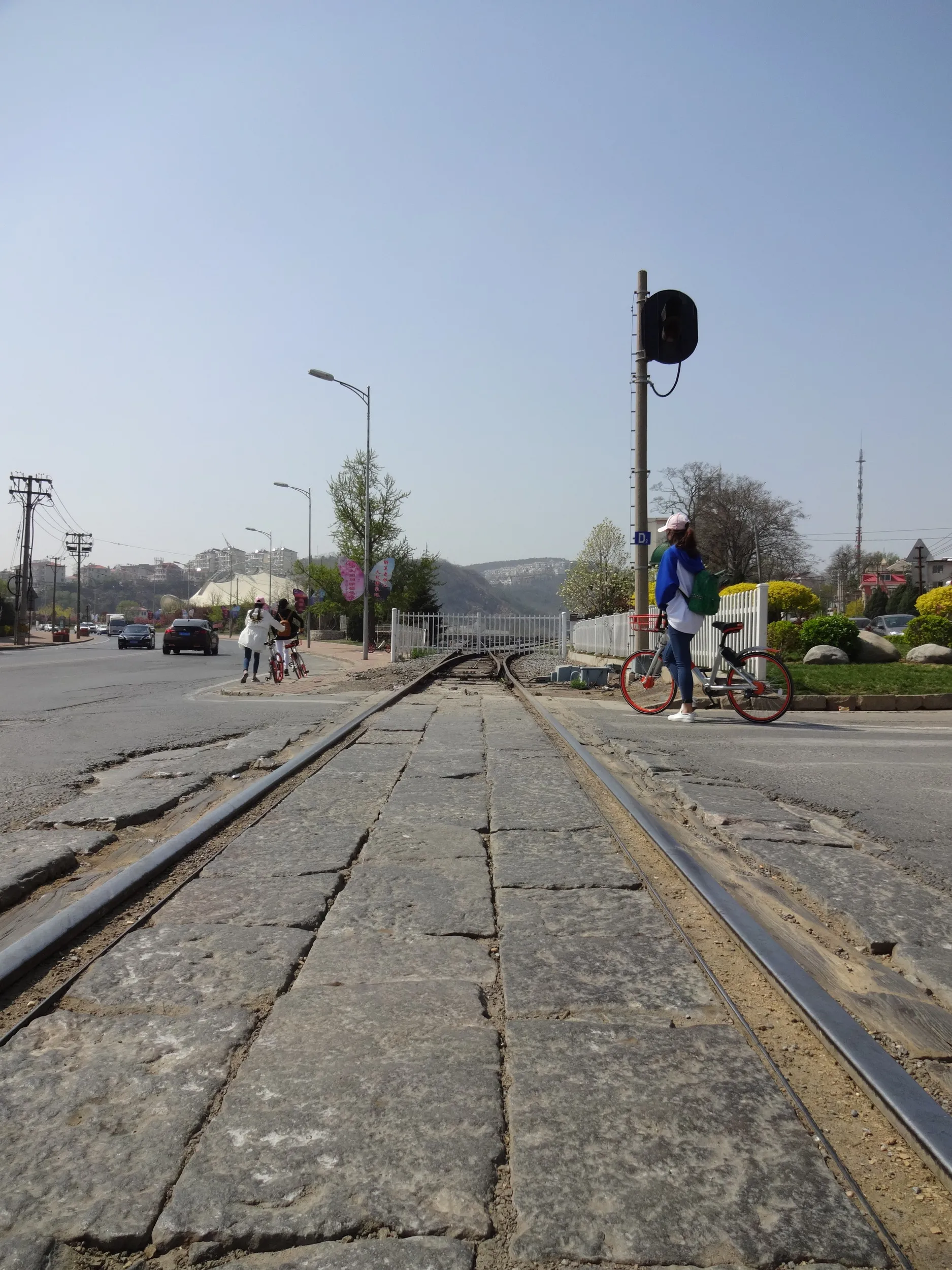 旅順駅へと続く廃線