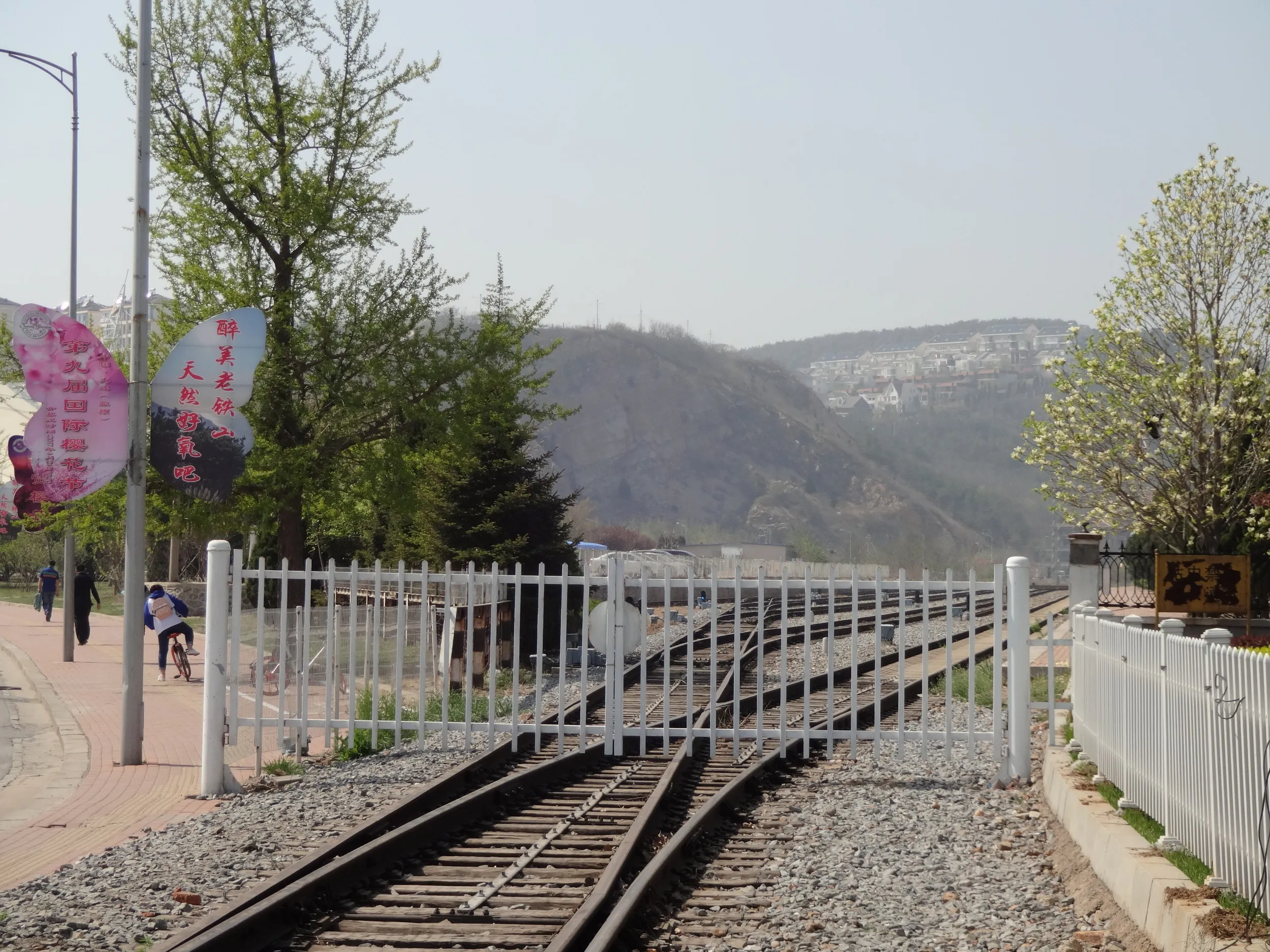 旅順駅へと続く廃線