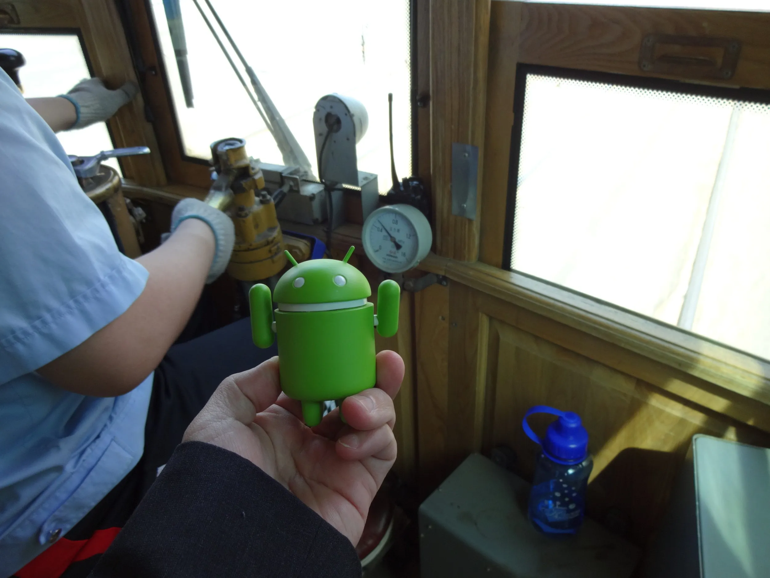 ドロイド君が運転席から記念撮影