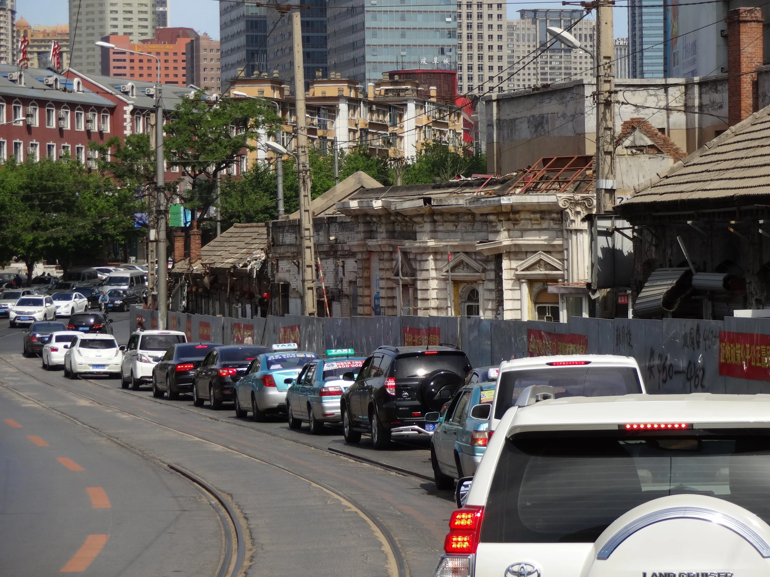 取り壊される東関街