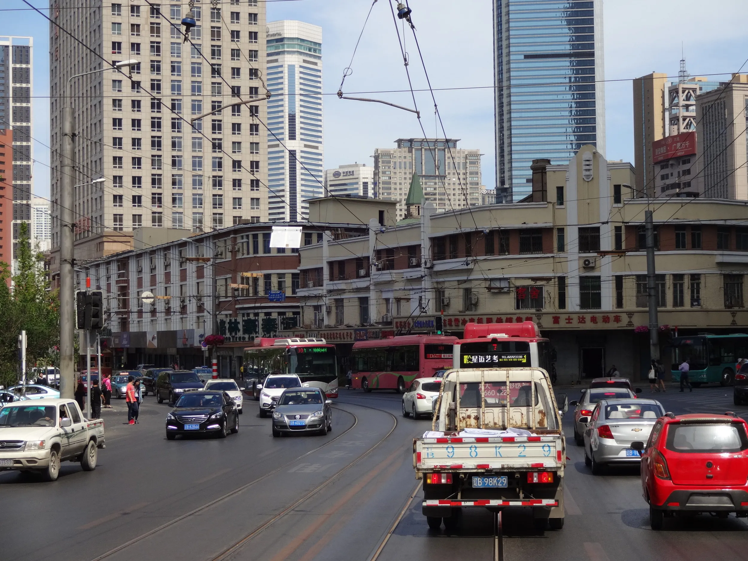 新旧入り混じる街並み