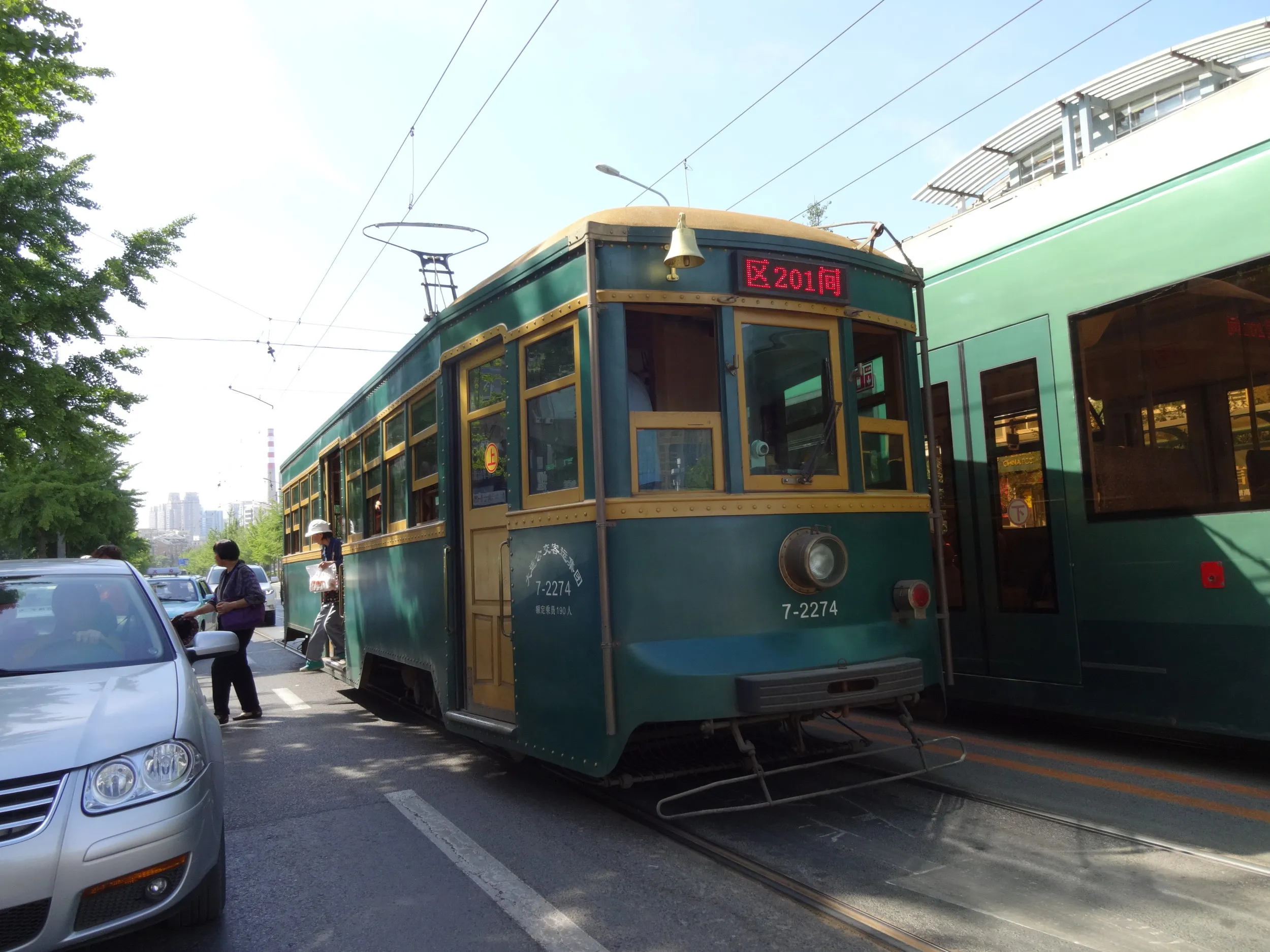 新旧車両の並び