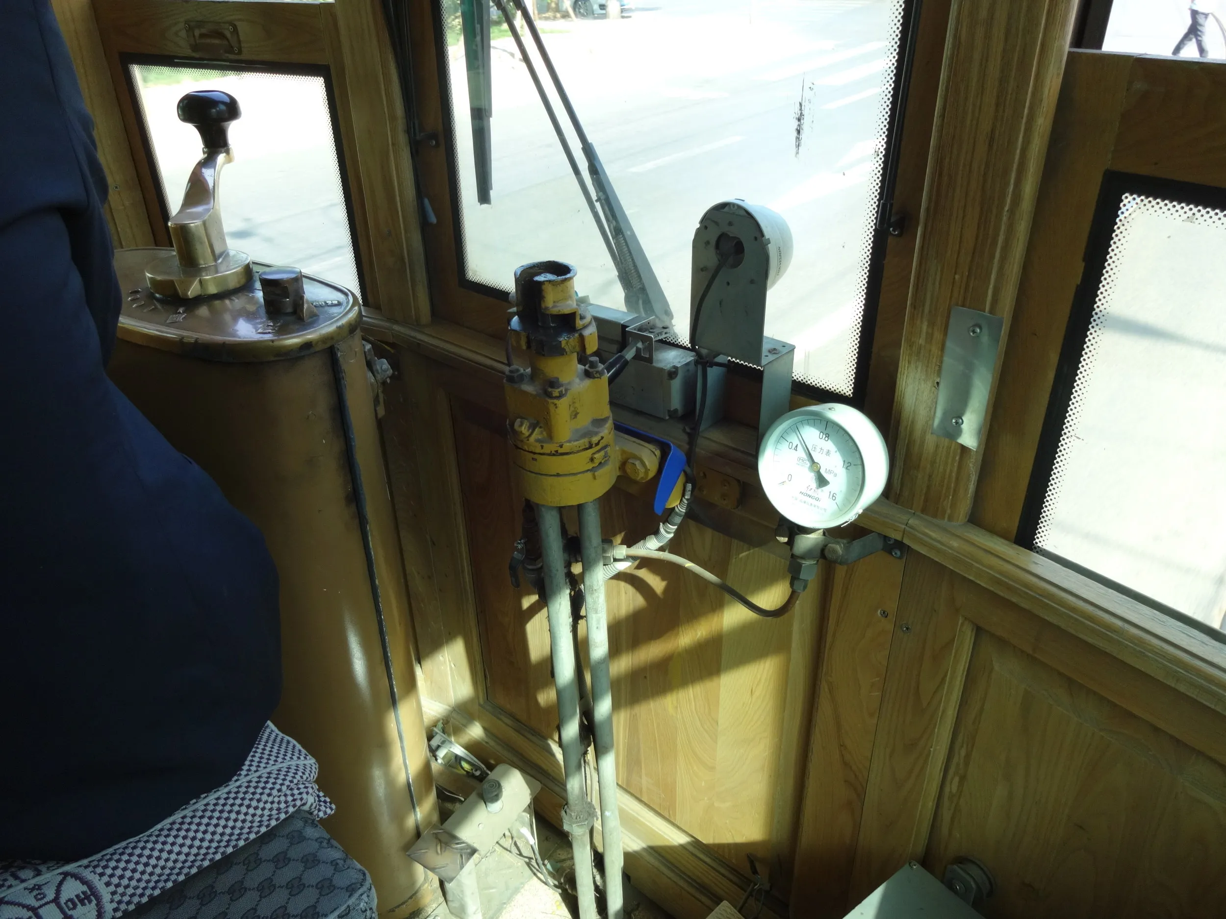 アナログな制動器