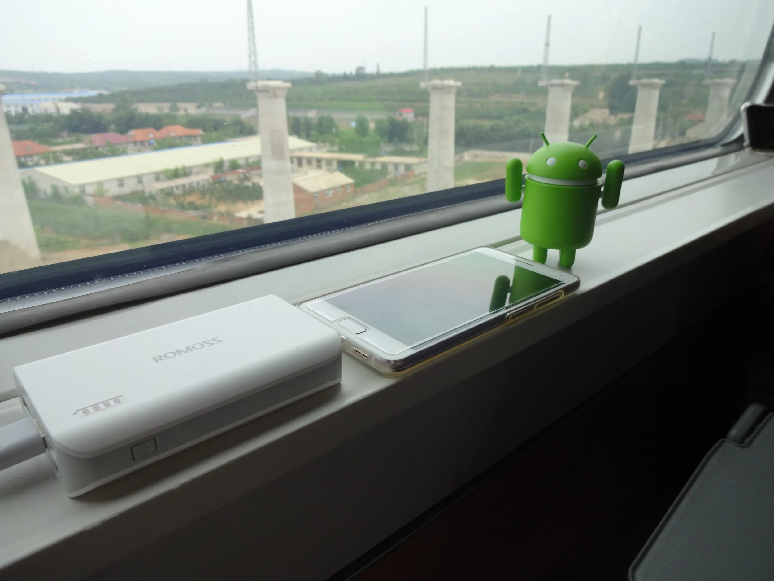 ドロイド君と車窓