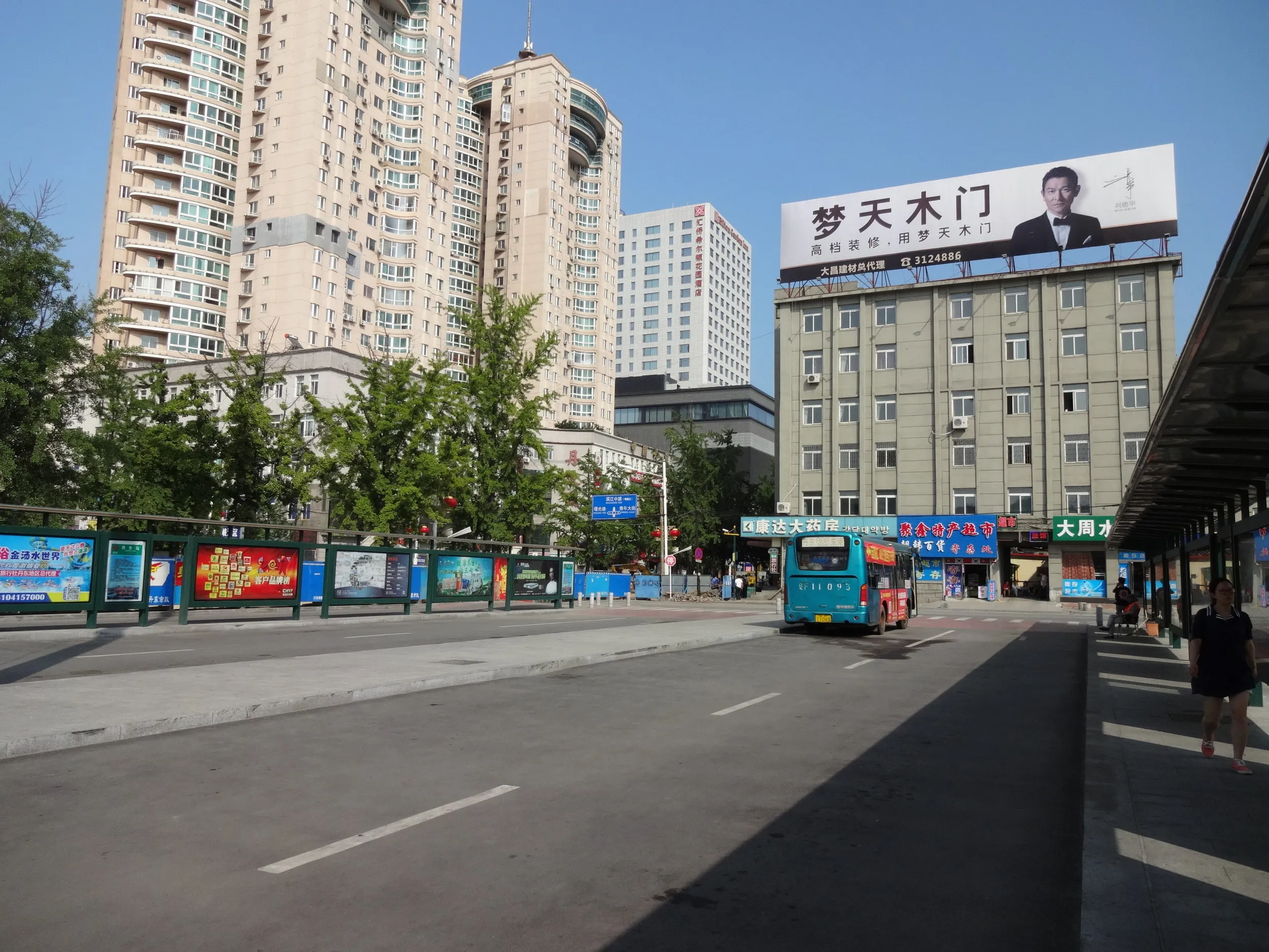 丹東駅周辺の風景