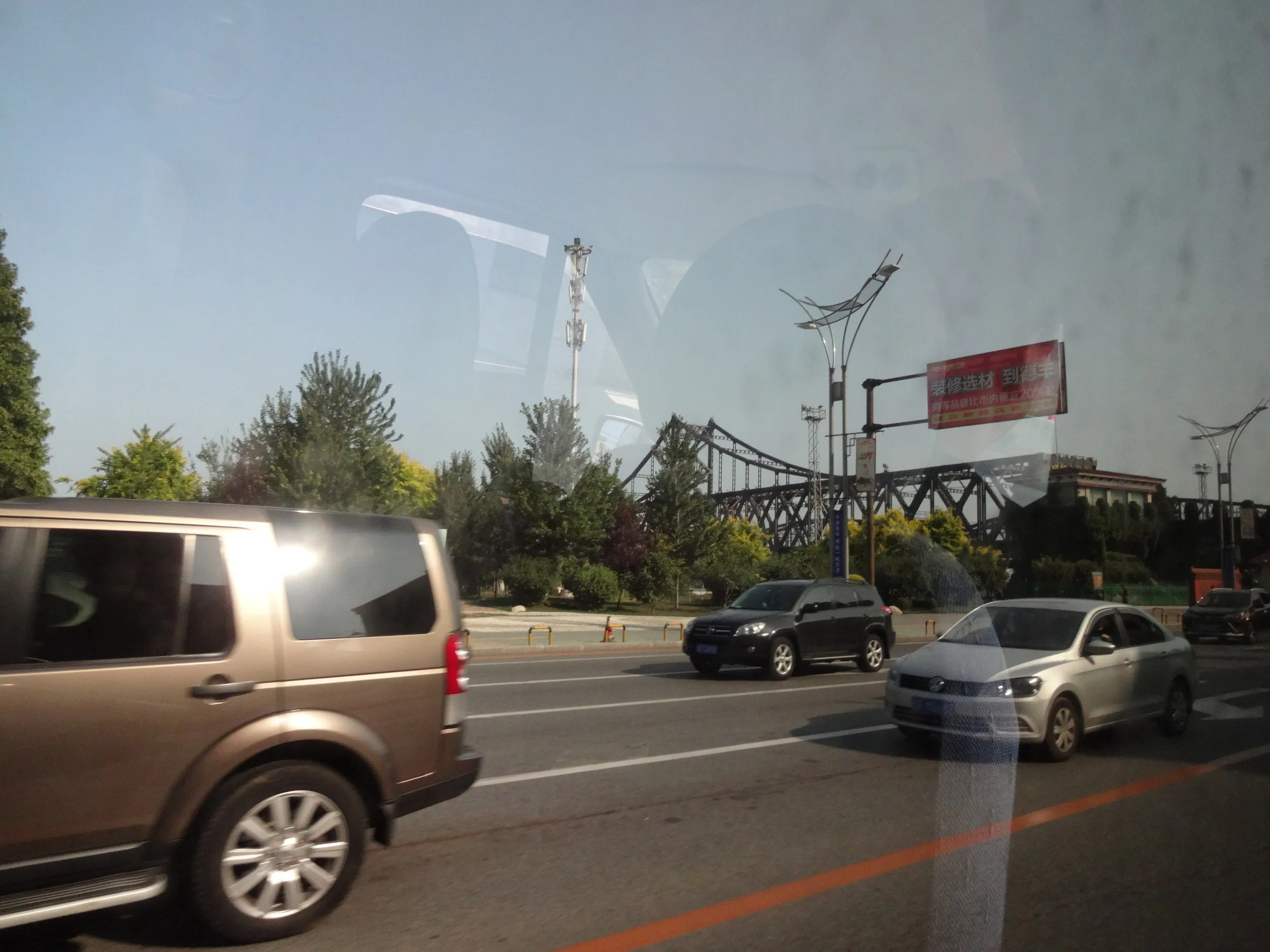 中朝友誼橋と鴨緑江断橋