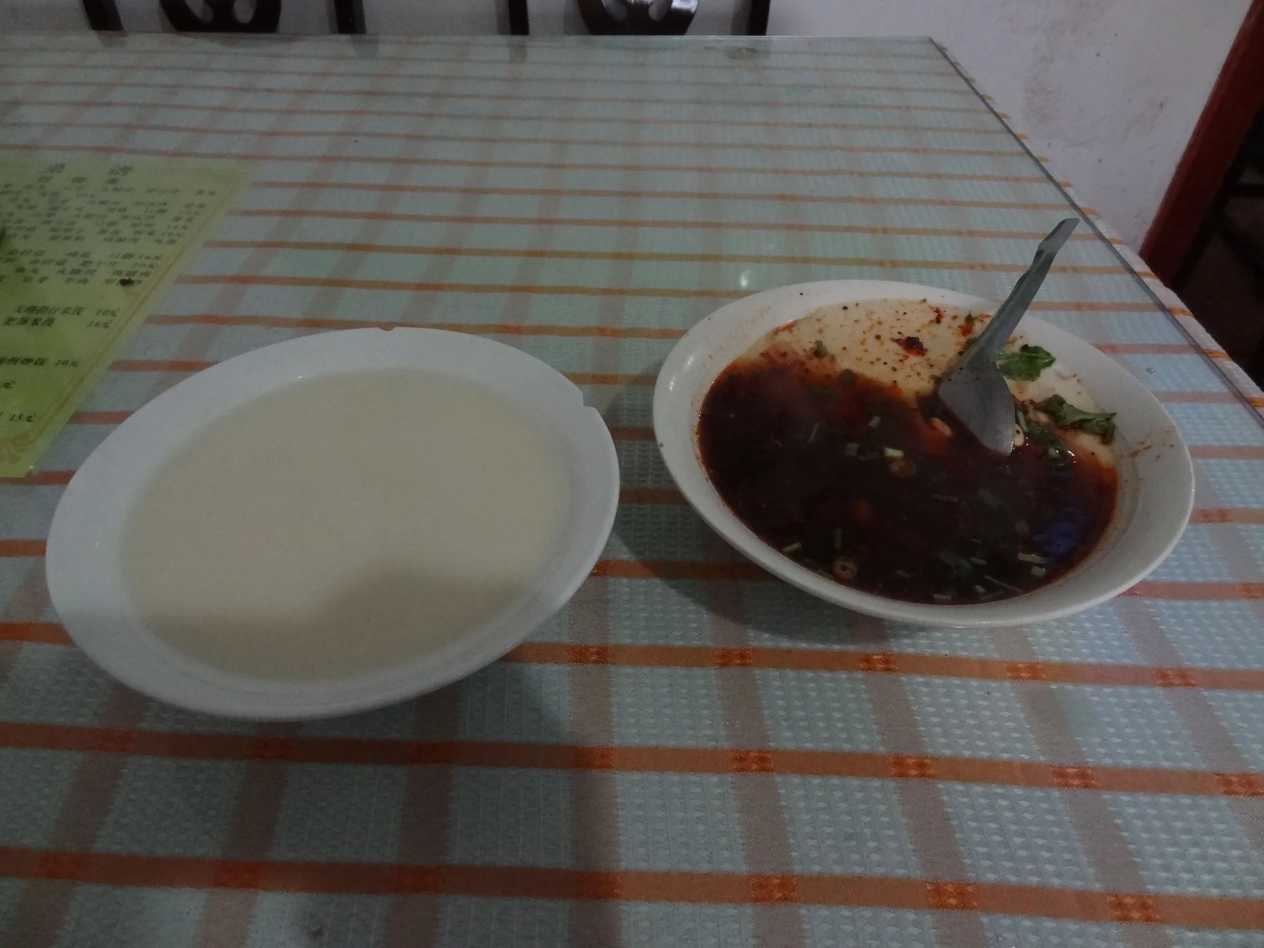 偽物の豆乳と豆腐脳らしき食品