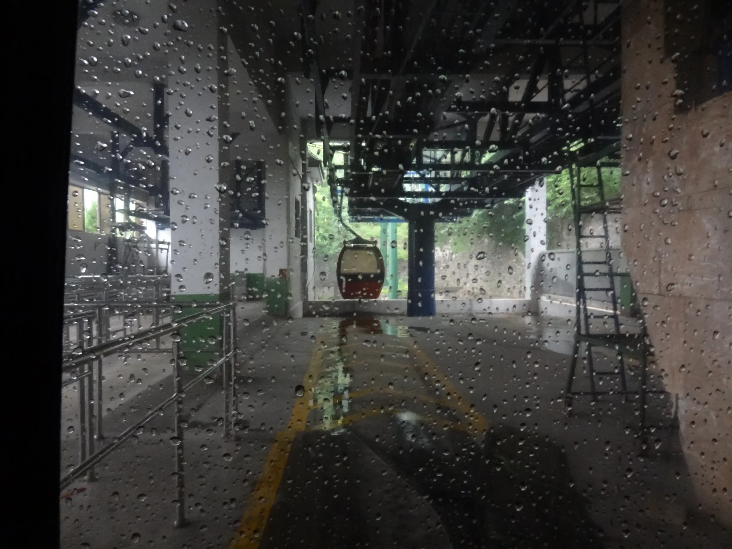 驪山のケーブルカー