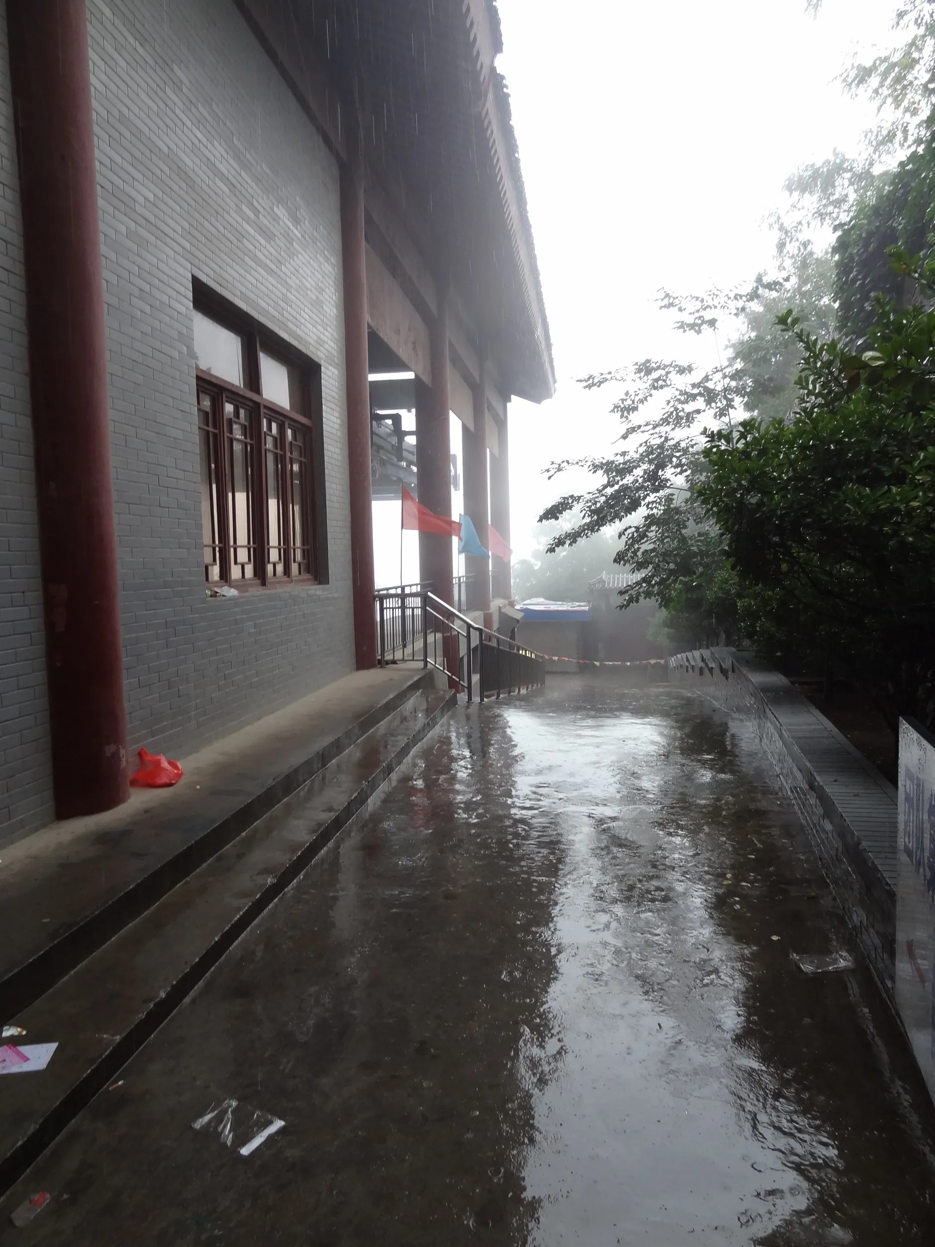 山腹の売店付近