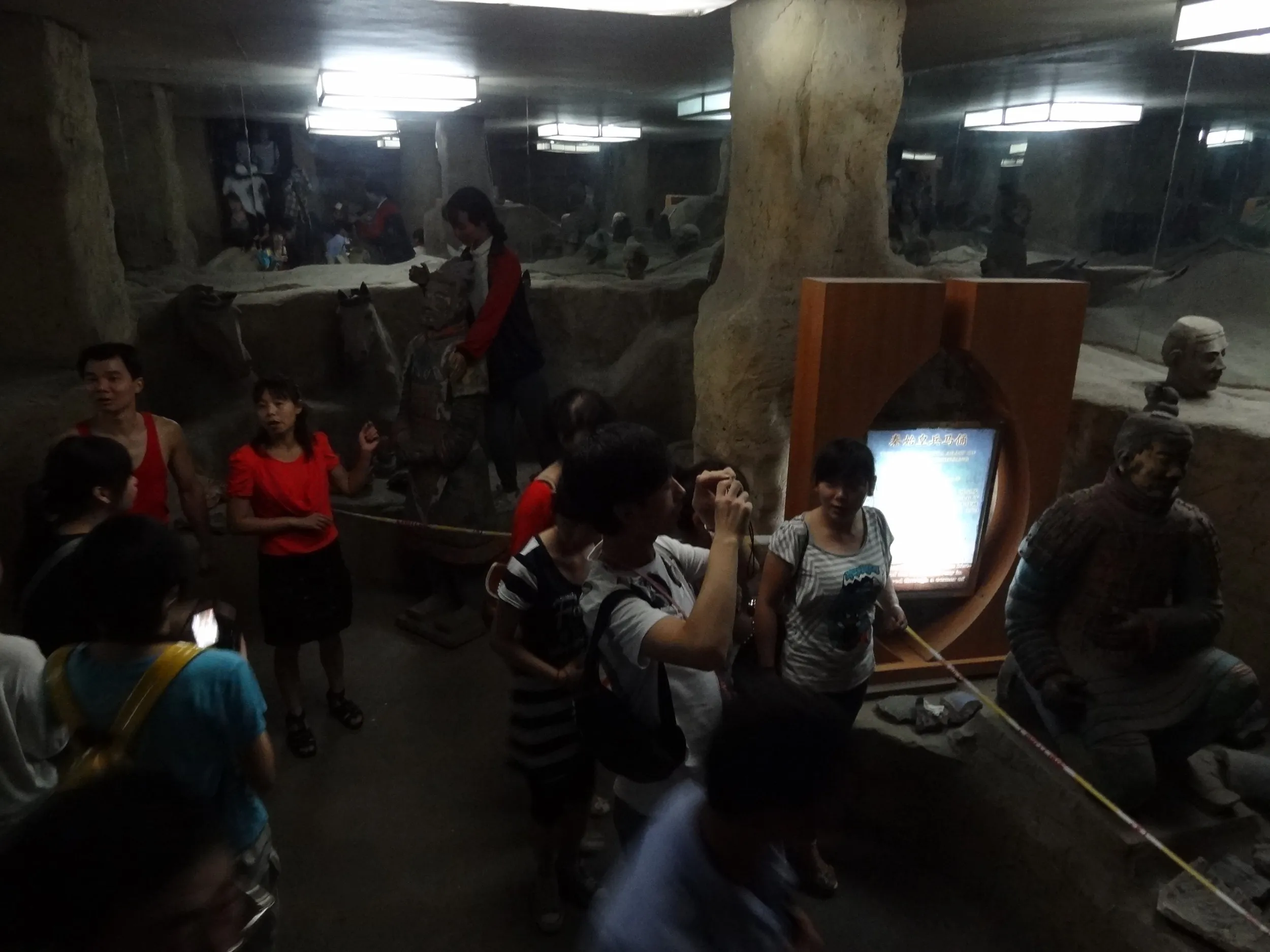 写真撮影する観光客