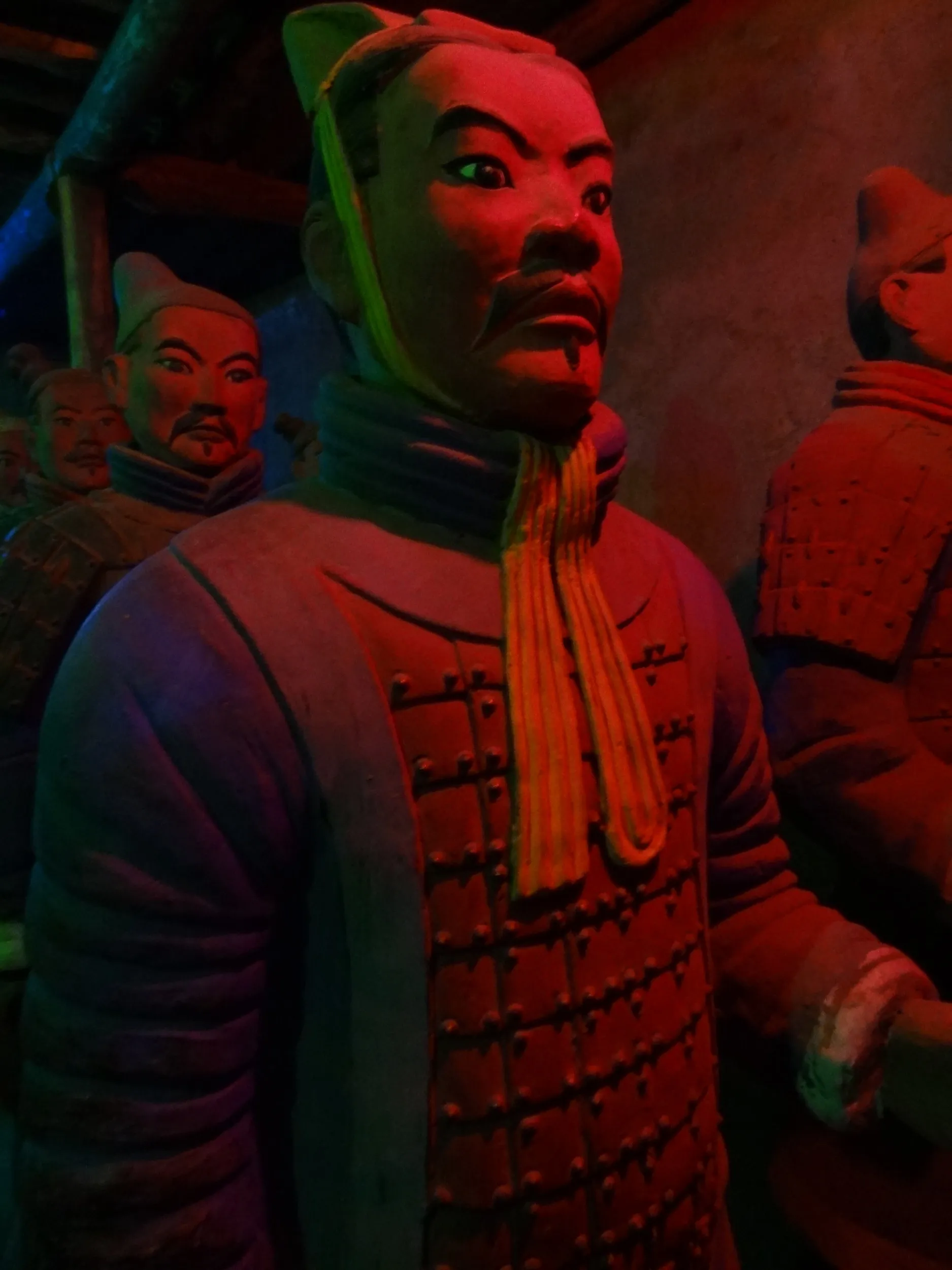 安っぽい兵馬俑の模型