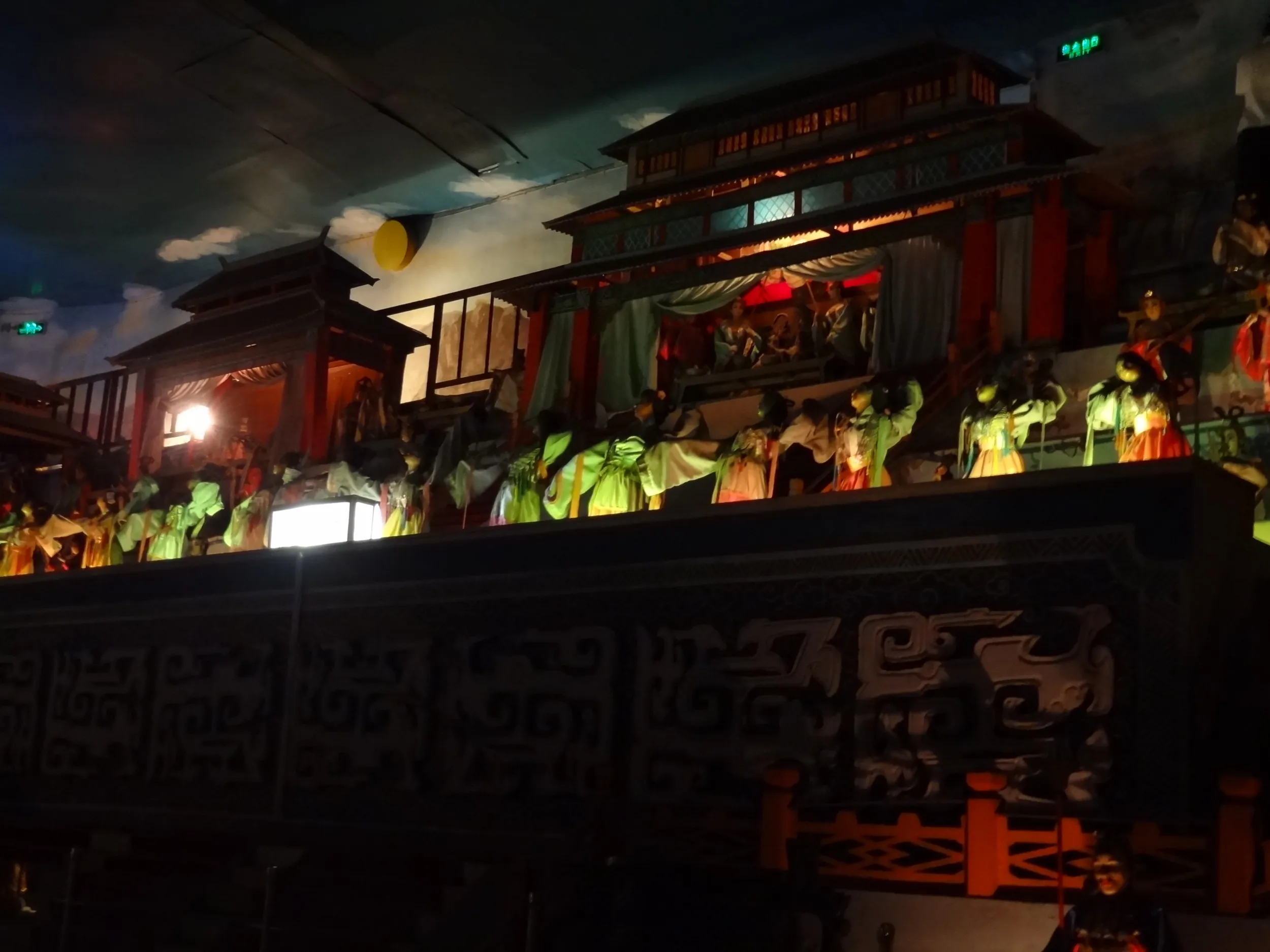 宮廷に仕える人の人形