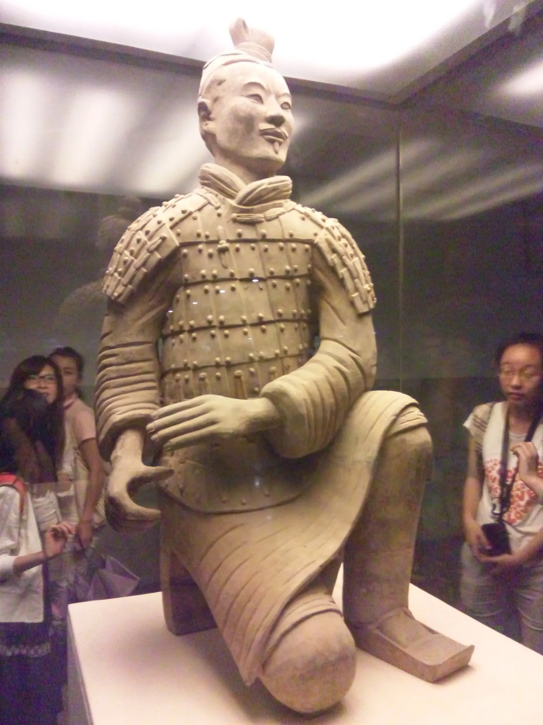 抜剣する兵士の兵馬俑