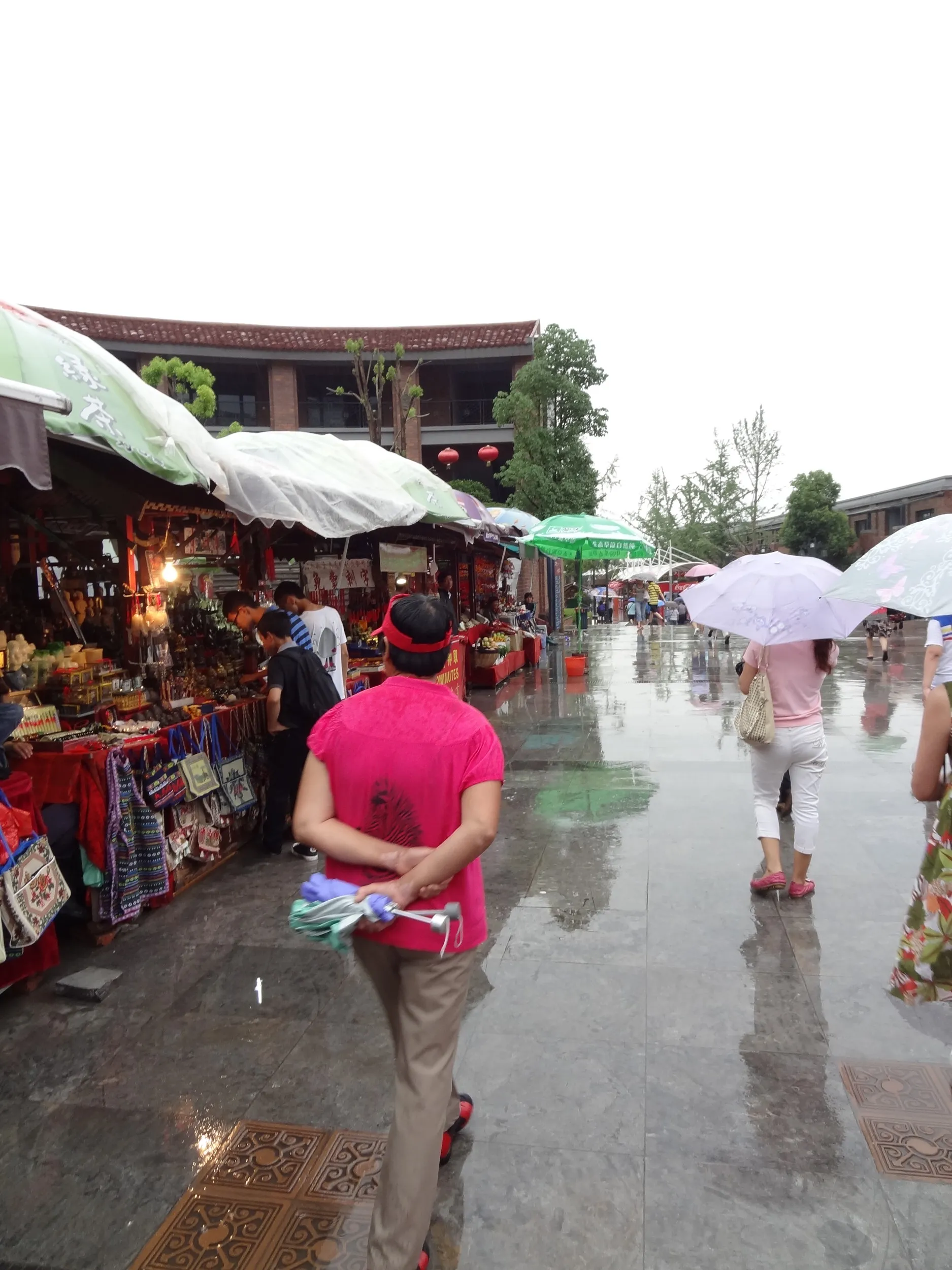 土産物屋や食堂