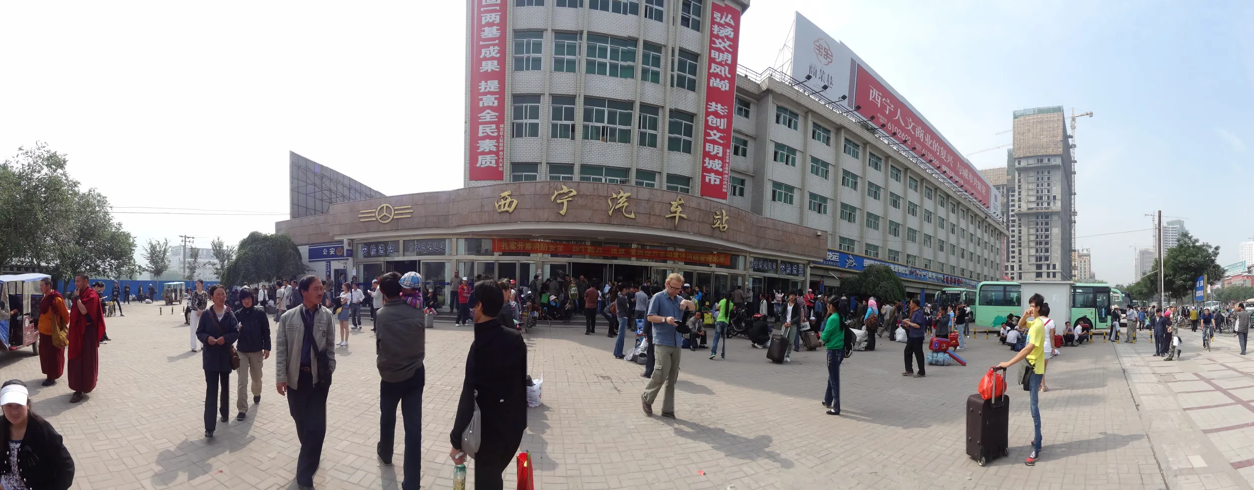 西寧汽車站前の広場 パノラマ写真