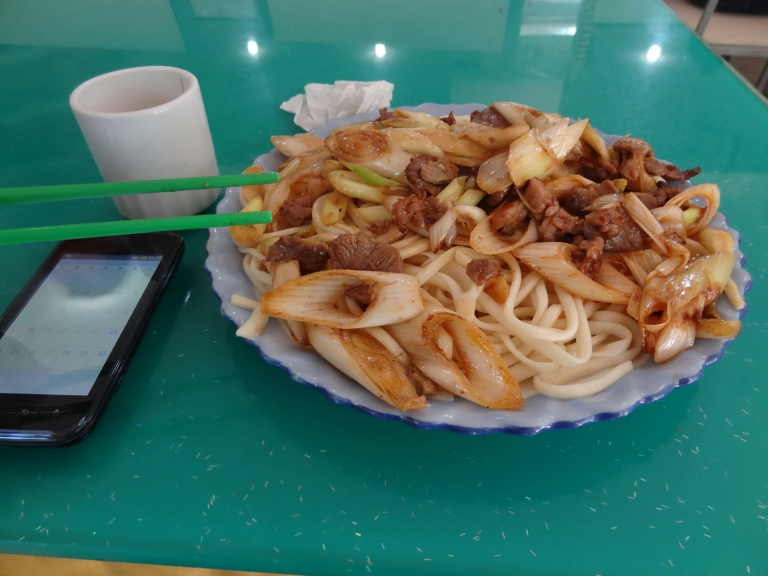 羊肉と葱の刀削面