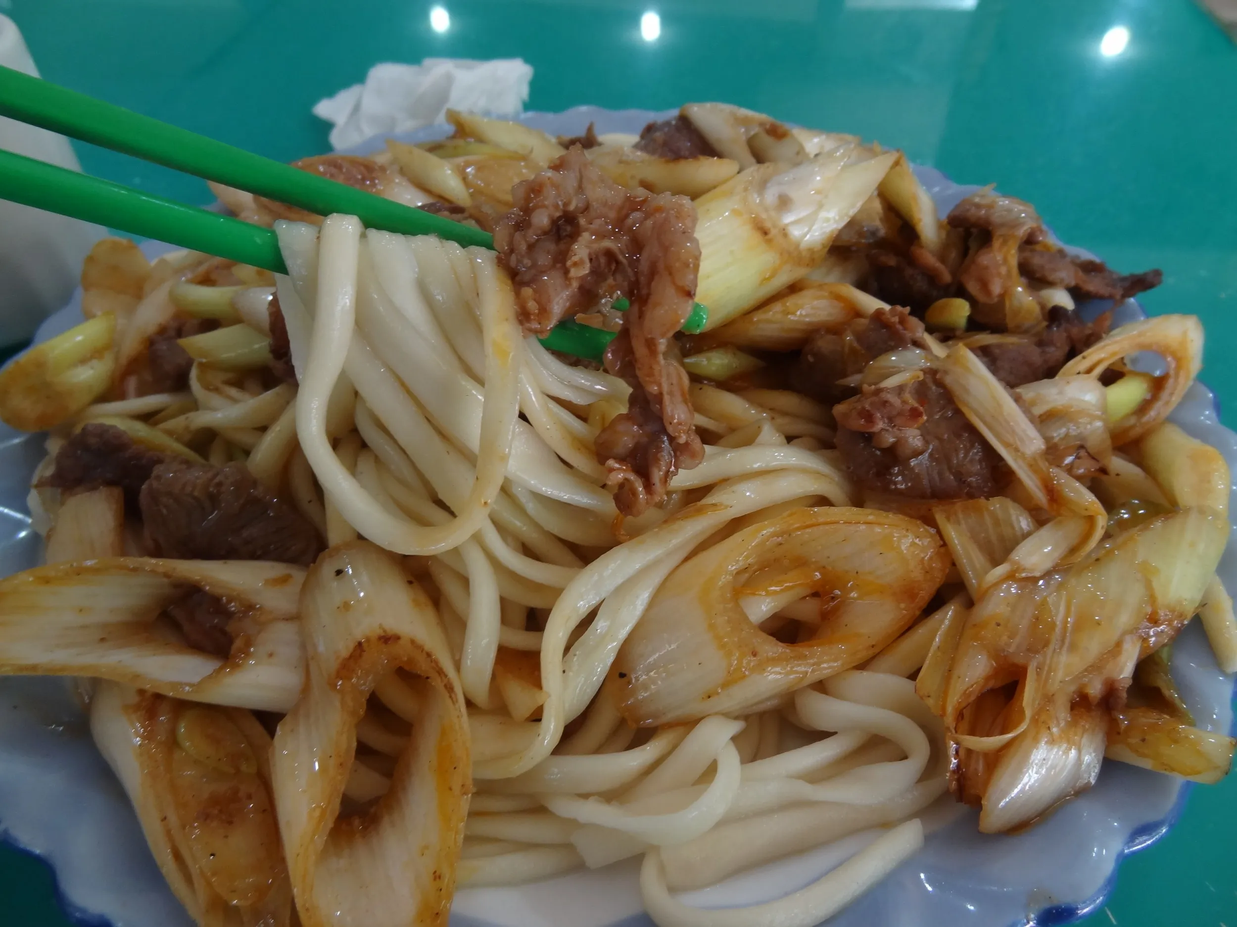 ボリューム満点の刀削面