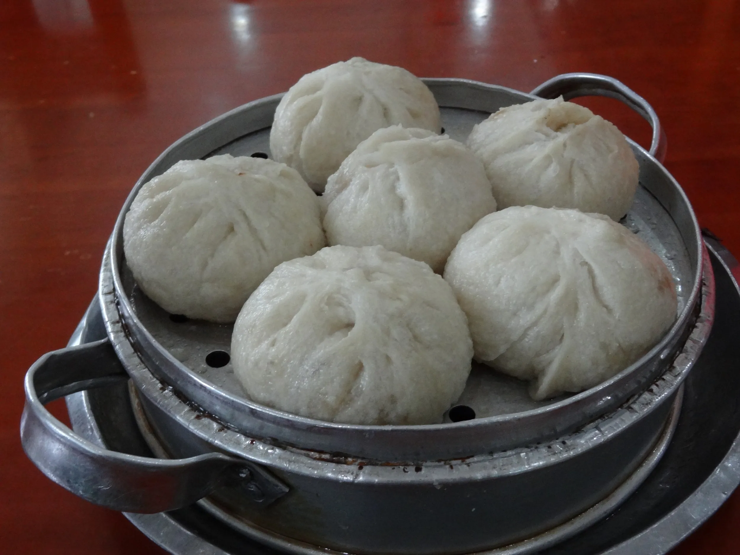 武候祠傍のレストランの野菜まん