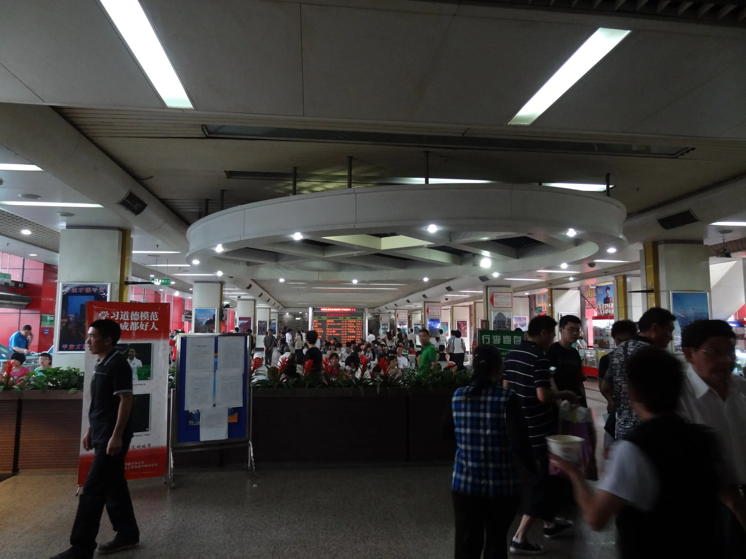 新南門バスターミナル(新南門汽車站)内