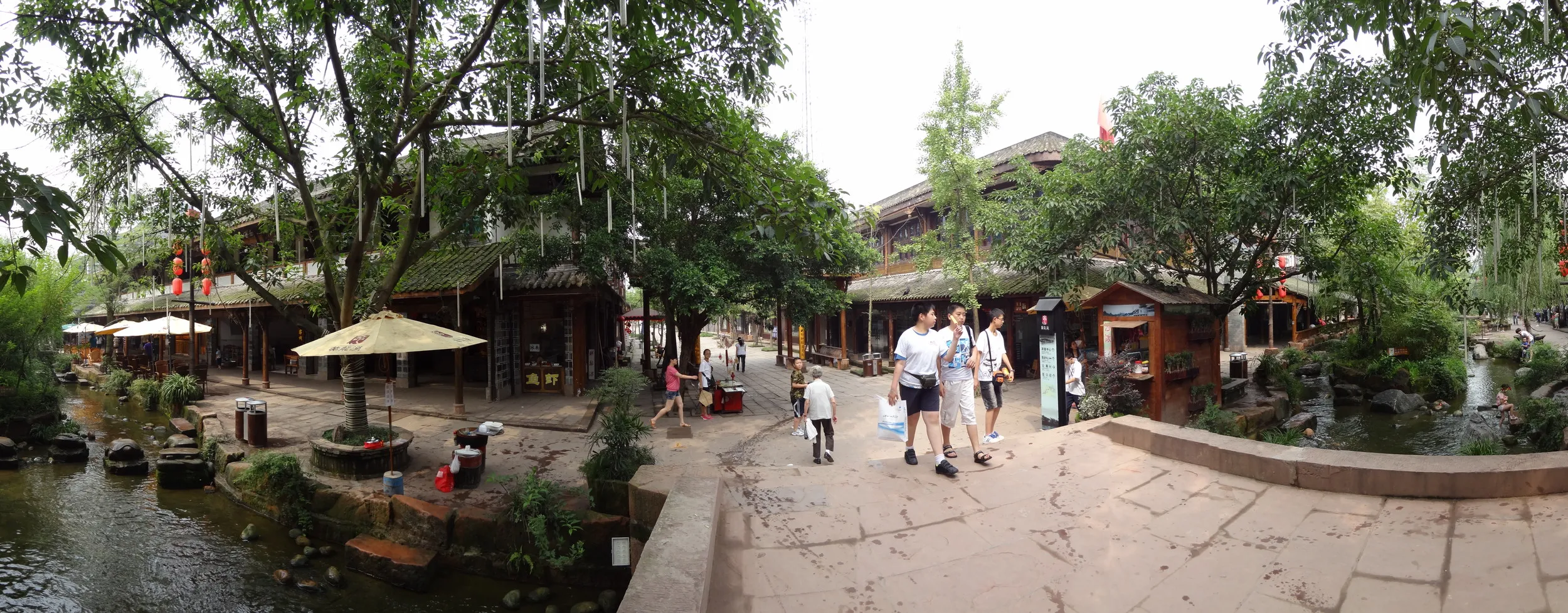 大通りと石橋 パノラマ撮影