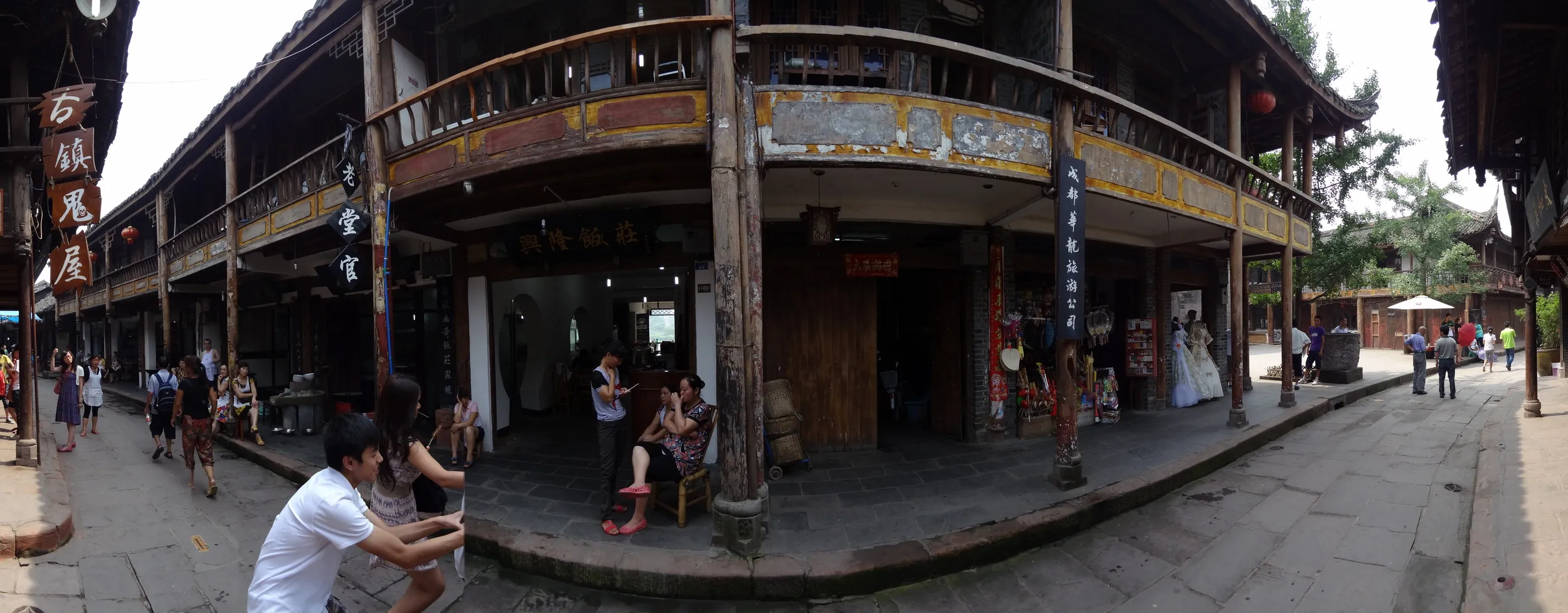 二階建ての特徴的な建物