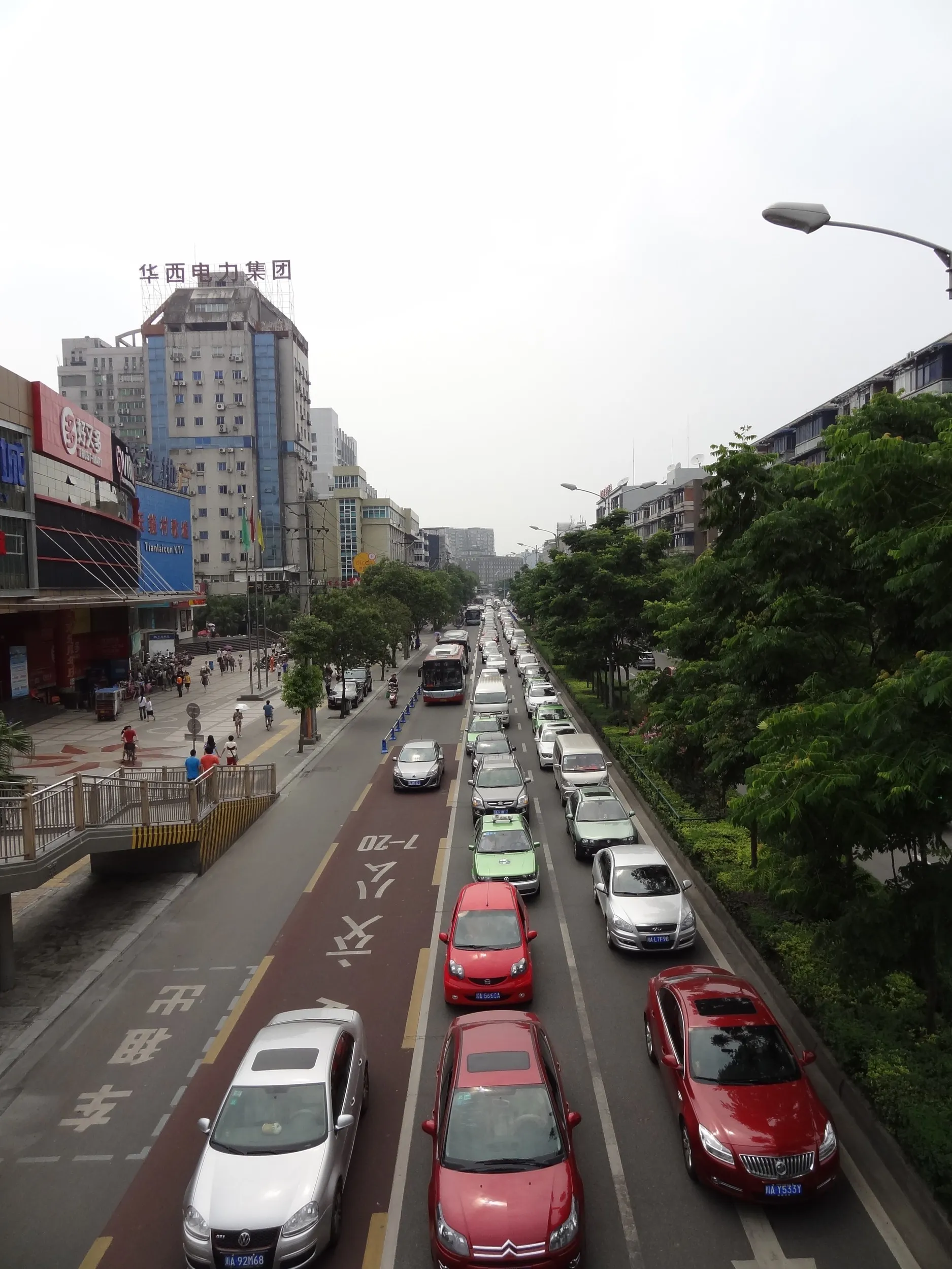 武候祠から省体育館へ向かう道