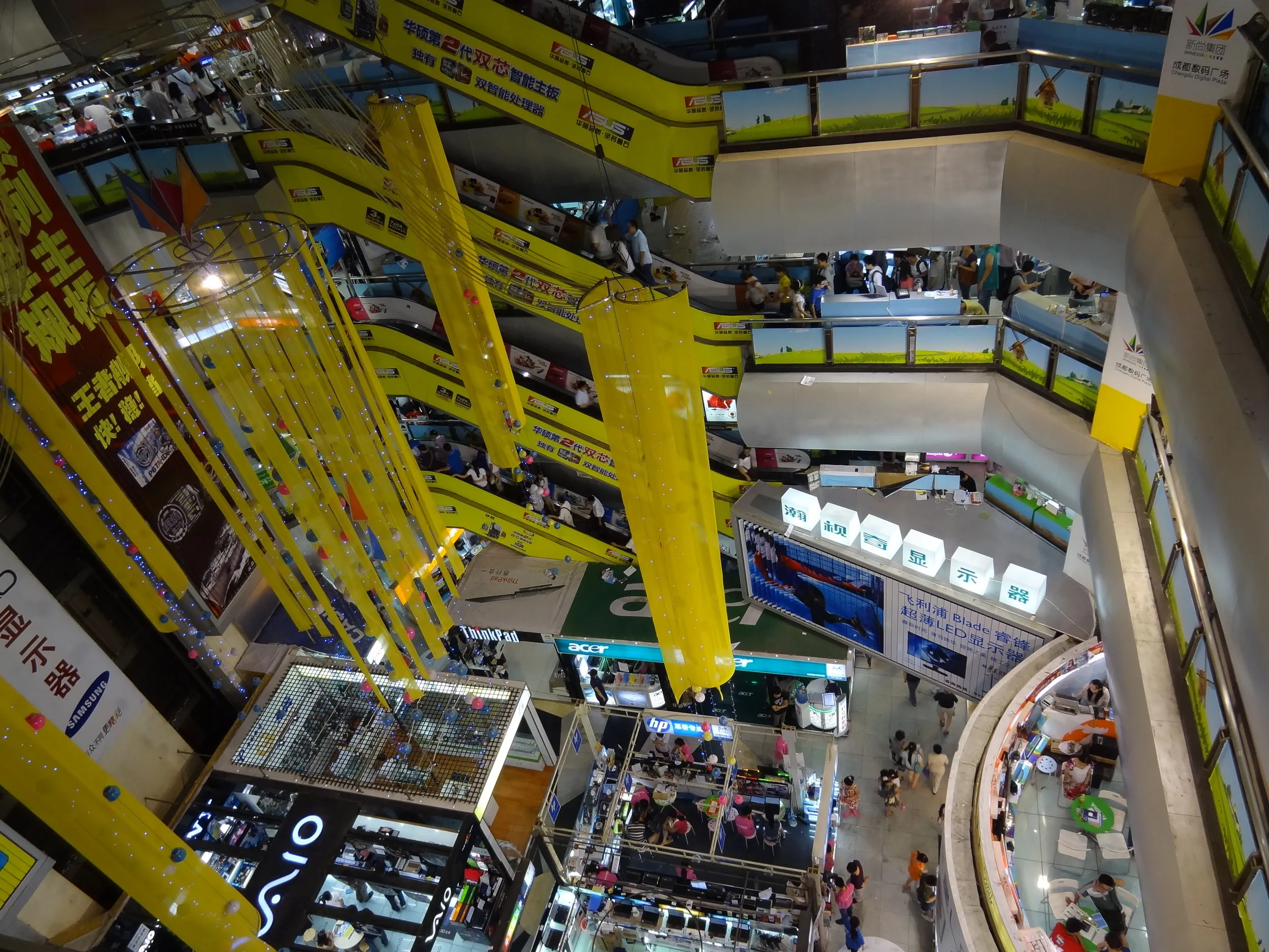 ショッピングモールの中