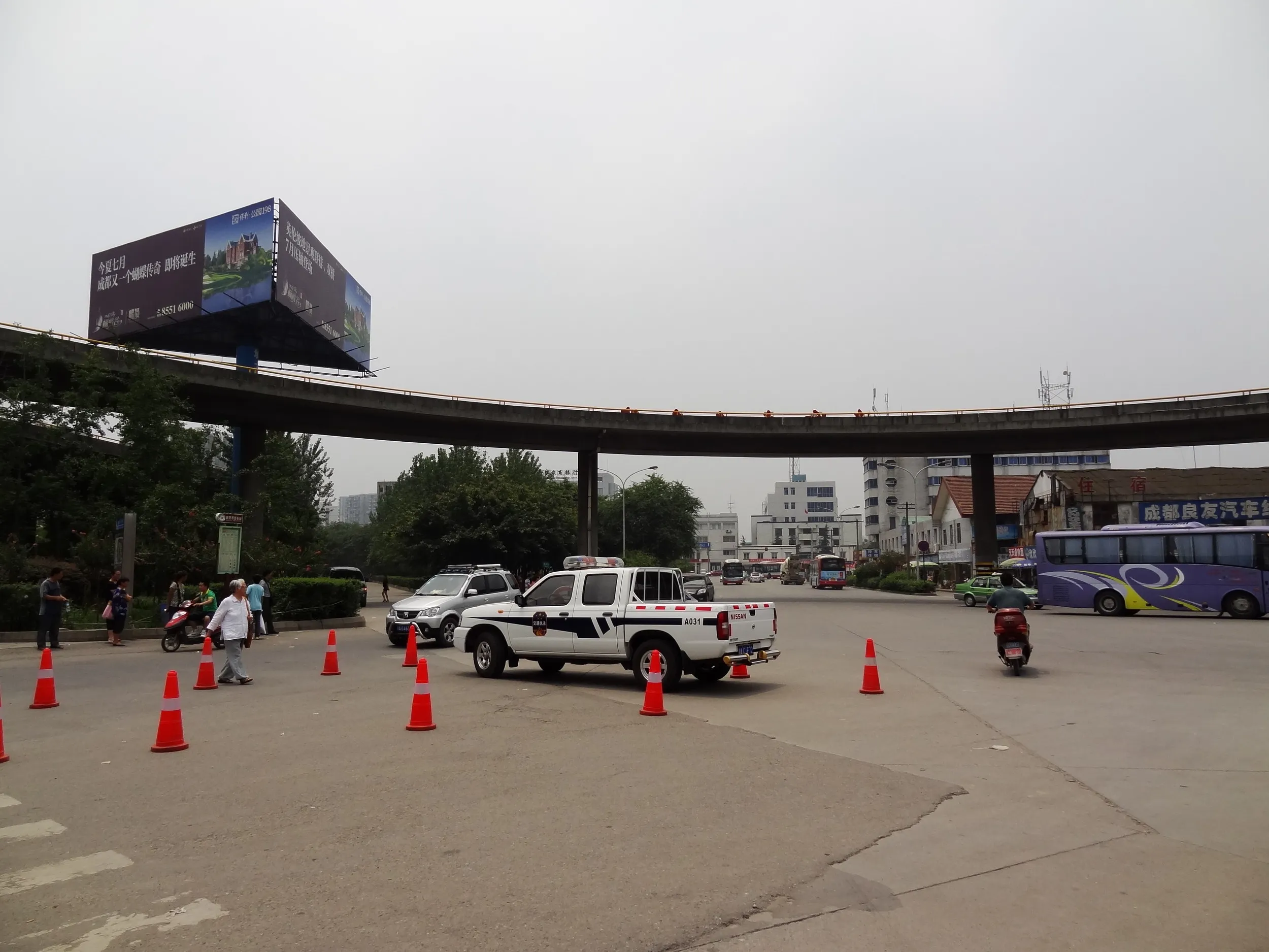 昭覚寺側のロータリー