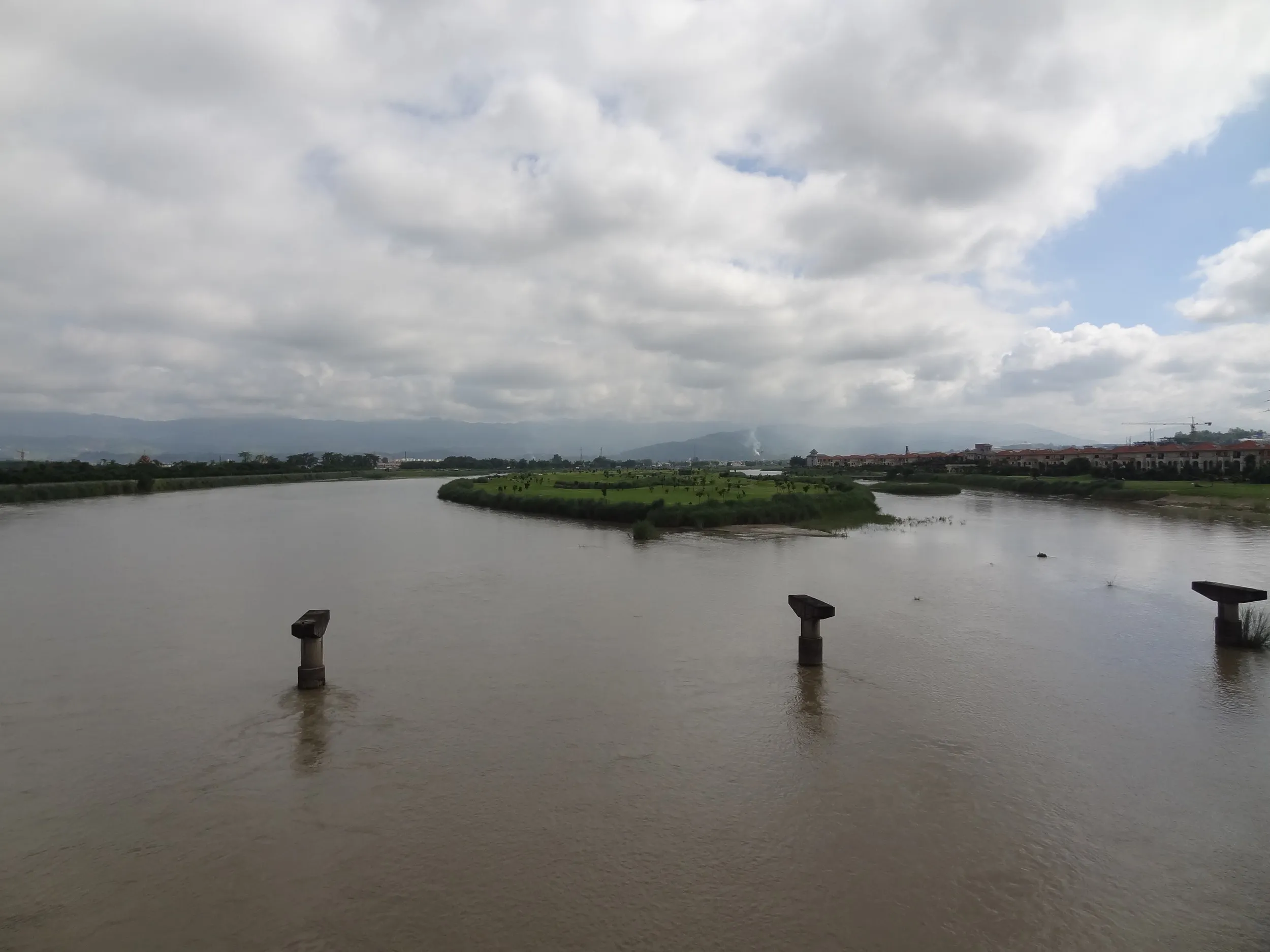 姐告大橋から瑞麗江を眺めた風景