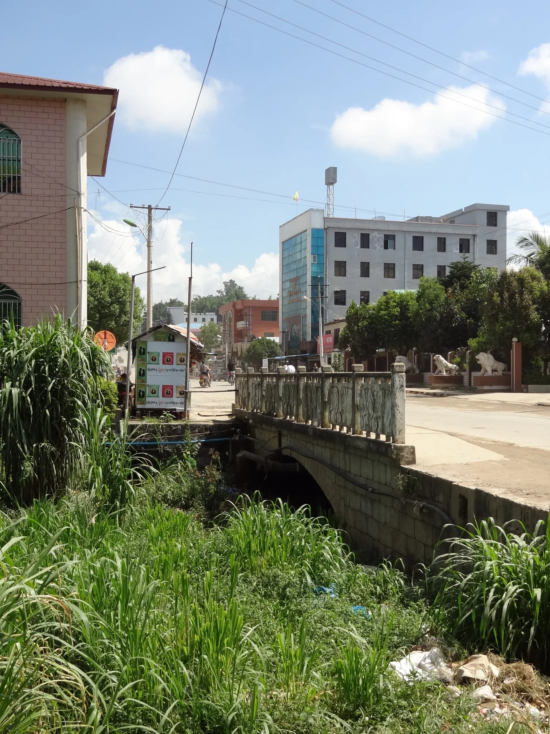 国道36号線へ出る