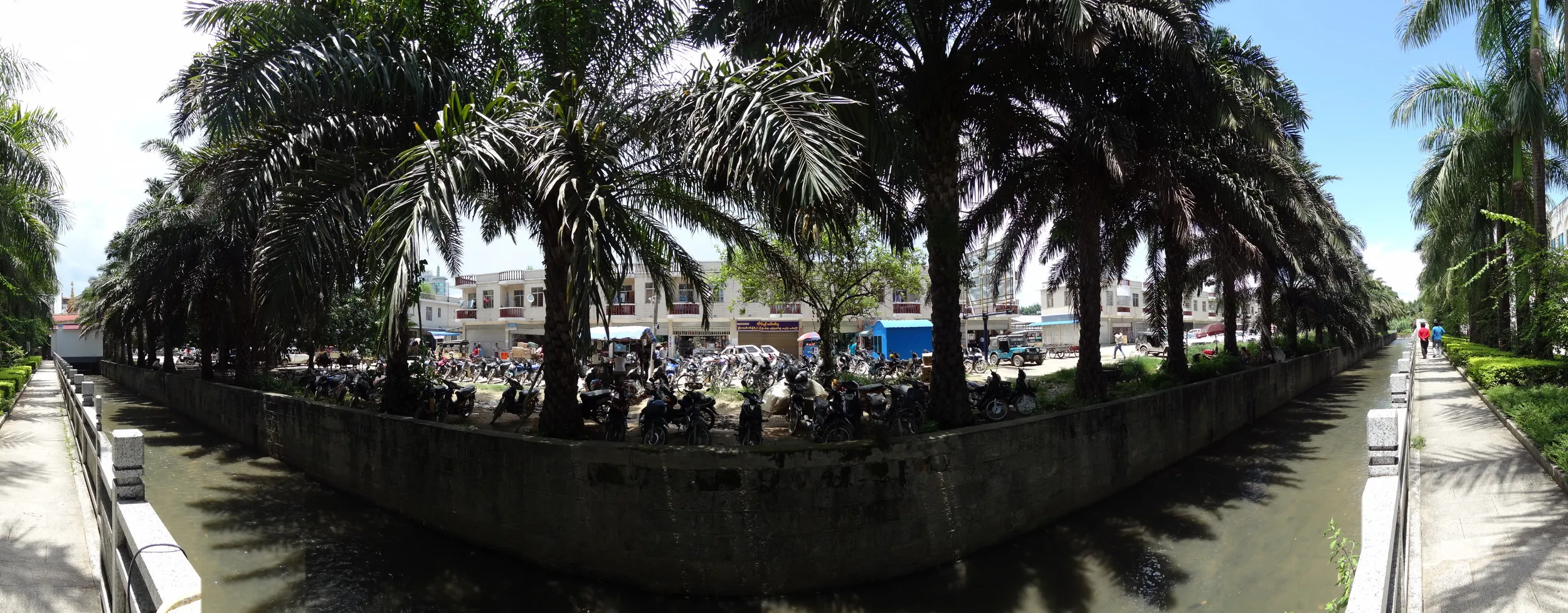 姐告とMuseを隔てる国境の小川 パノラマ撮影