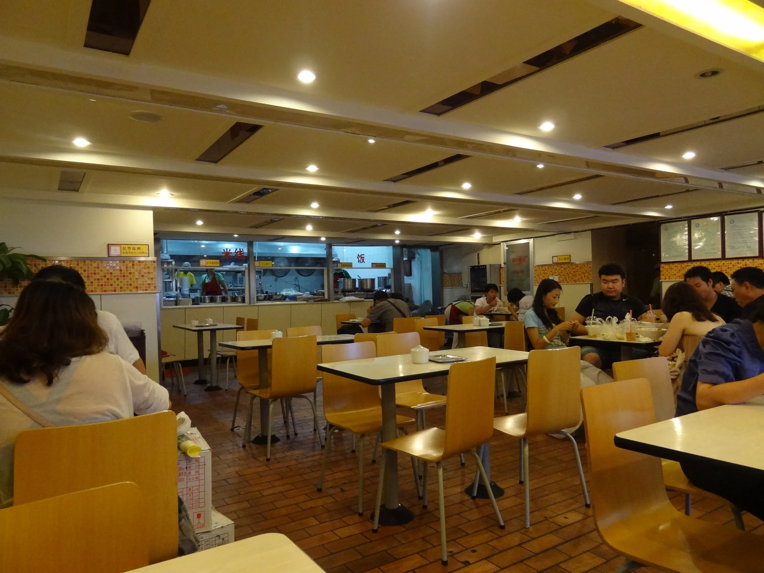 過橋米線の専門店の店内