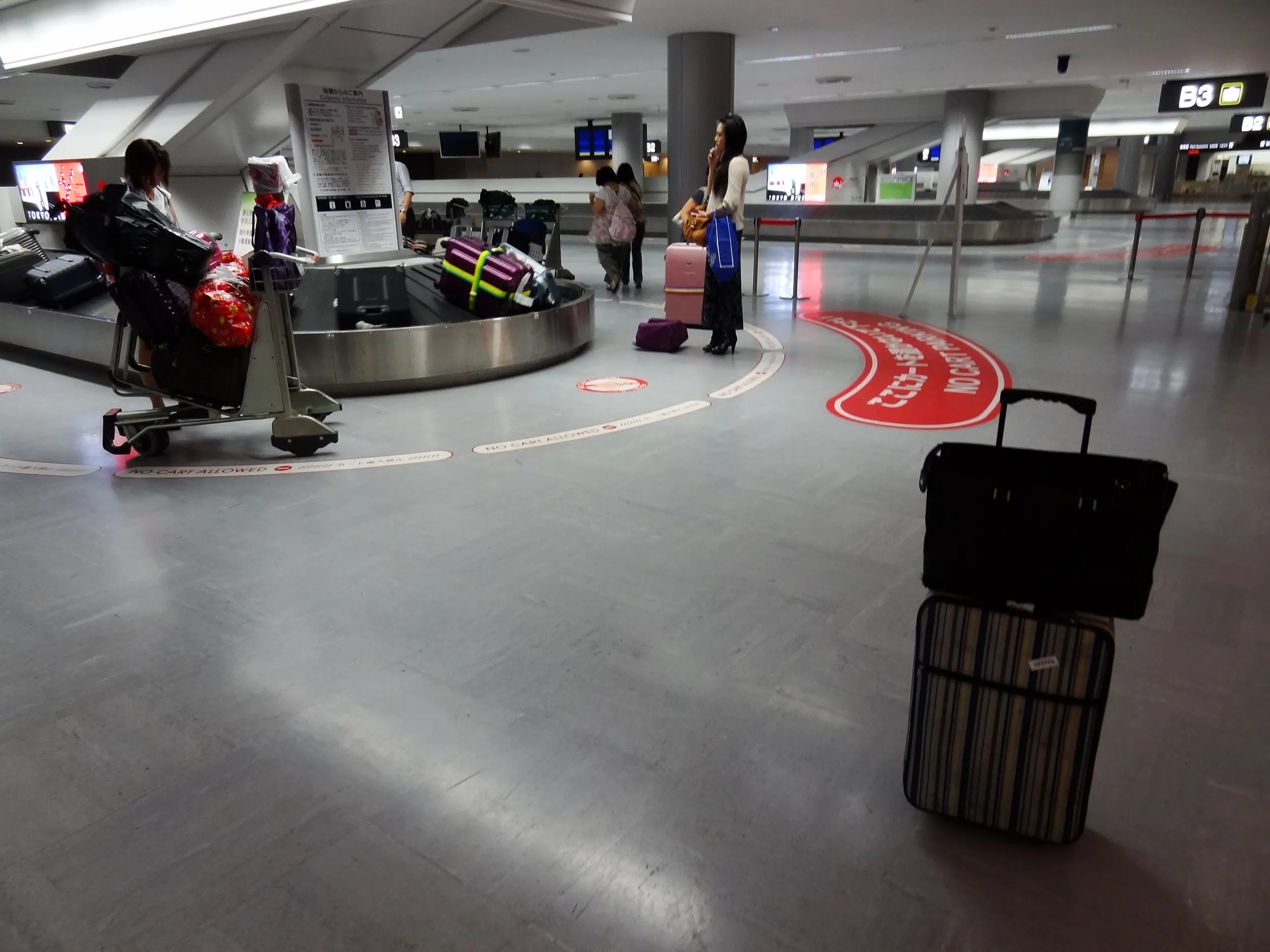 成田空港に到着