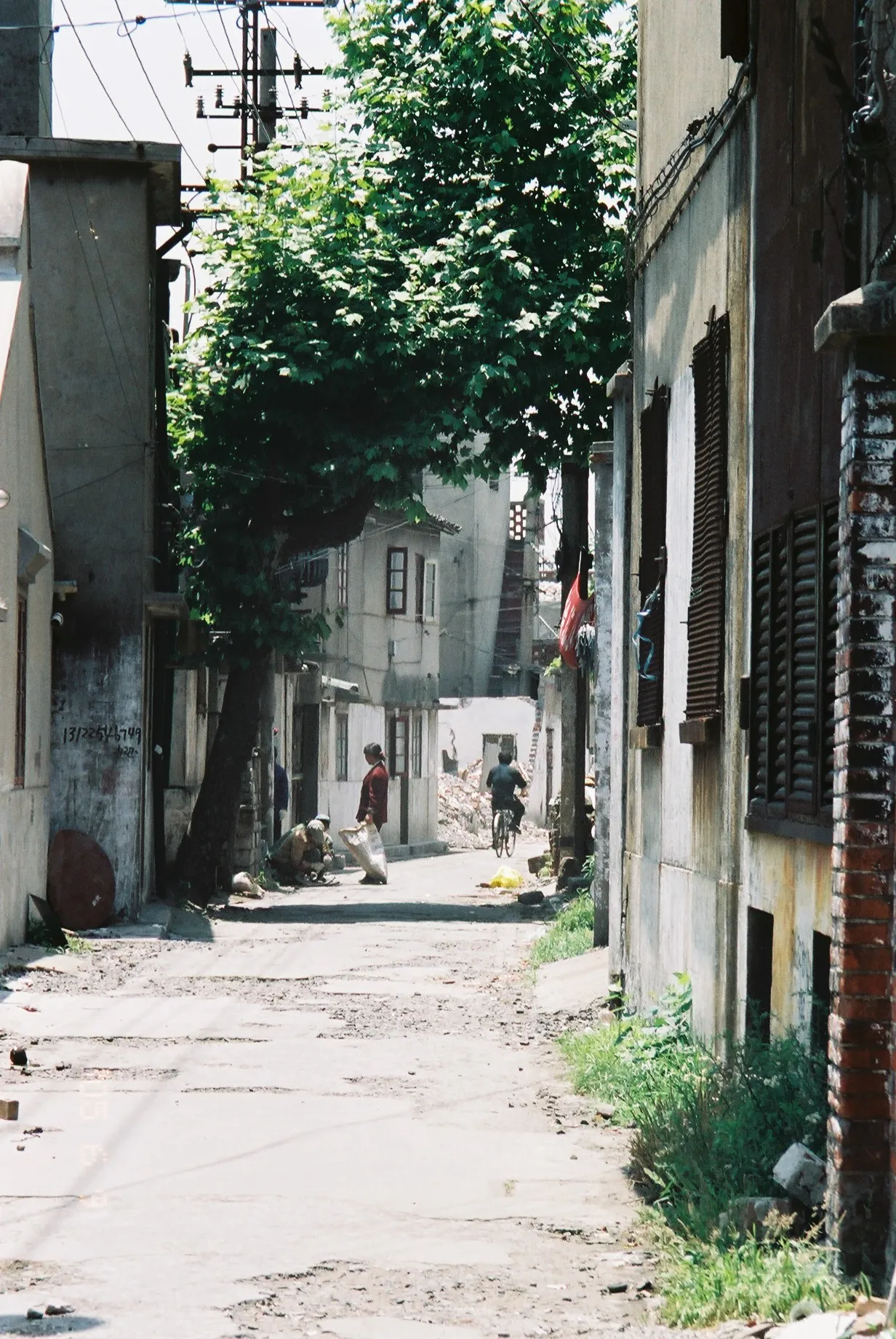 上海観光旅行記@弄堂という、上海万博前の上南路の路地裏の風景