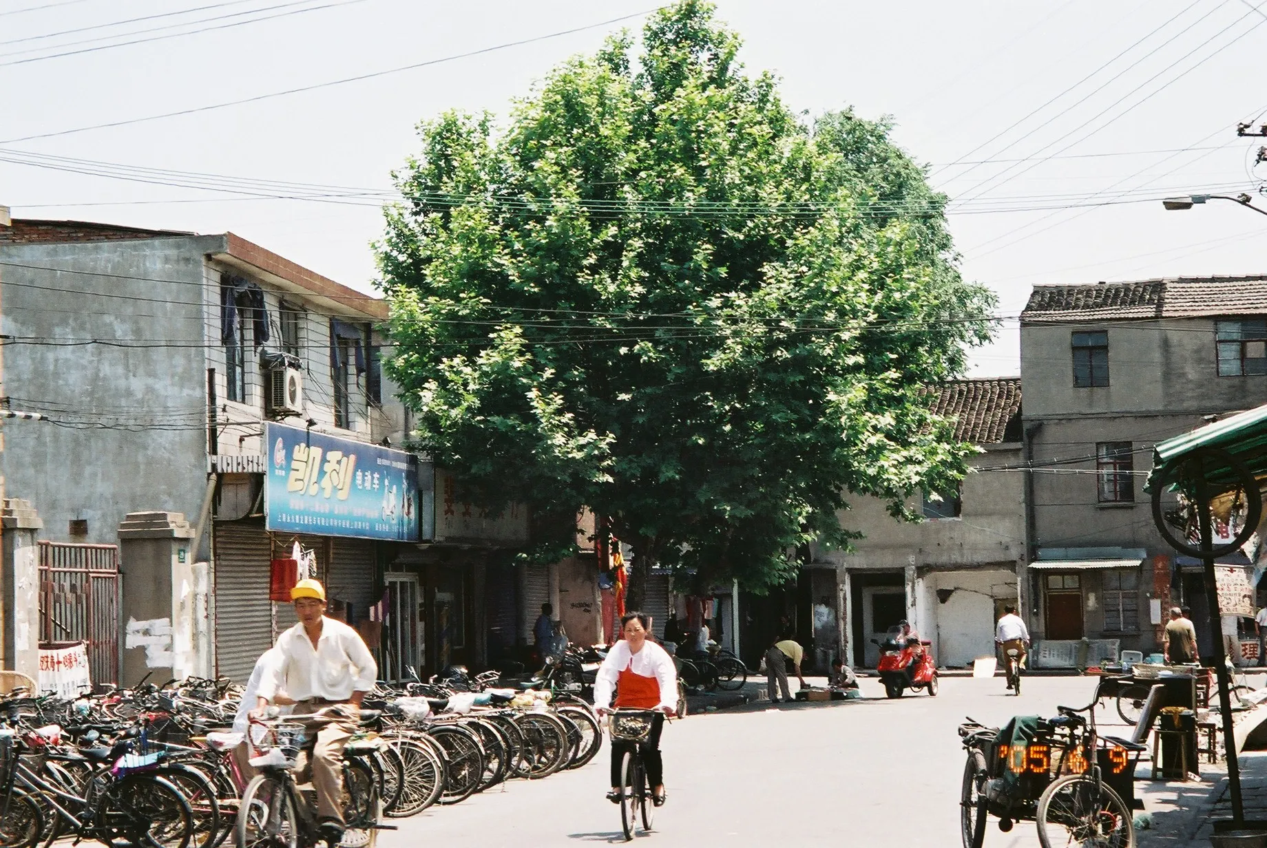 上海観光旅行記@上南路の船乗り場前の広場。今はもうない