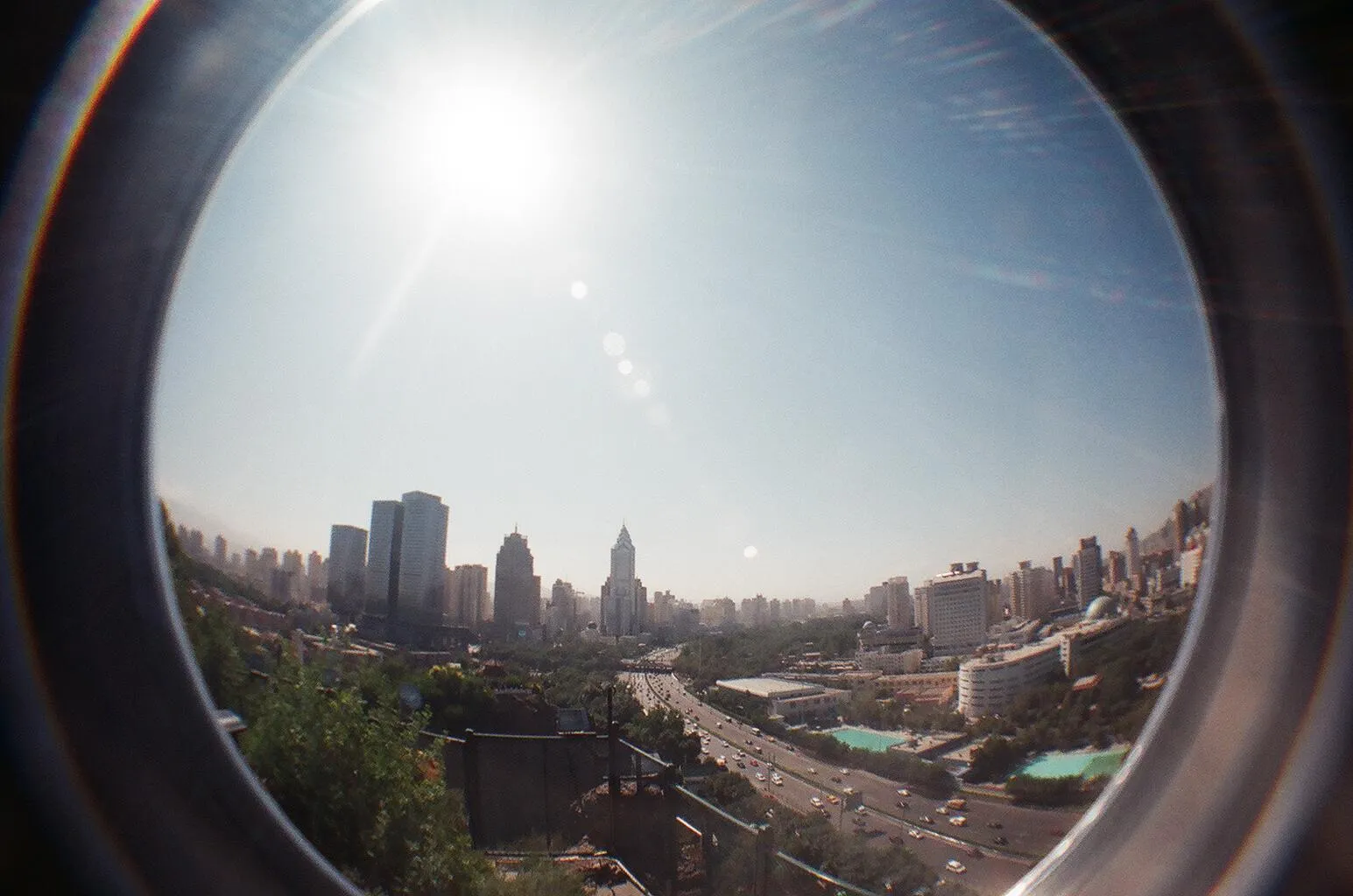 市内をlomoのfisheye2で撮影