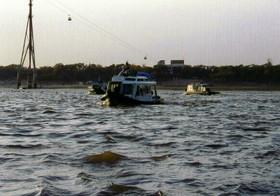 中国黒竜江省哈爾浜(ハルビン)市の松花江。水面ぎりぎり