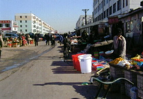 とまとじゅーす的中国旅行記　哈爾浜 ハルビン市、黒竜江大学学府路付近のマンションの市場